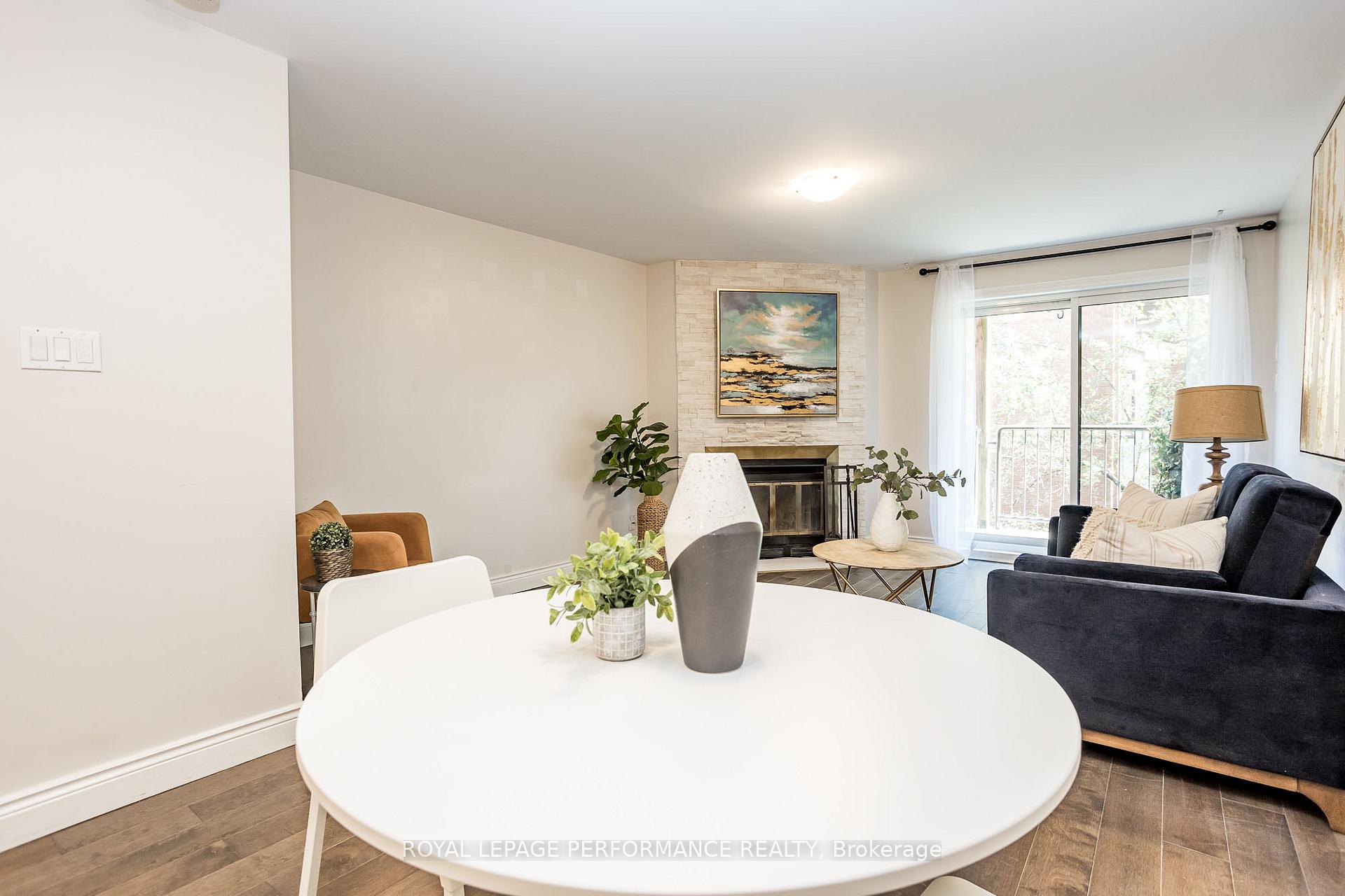 Photo 16 of 233 Mart Circle, Ottawa, Manor Park — HOMEH