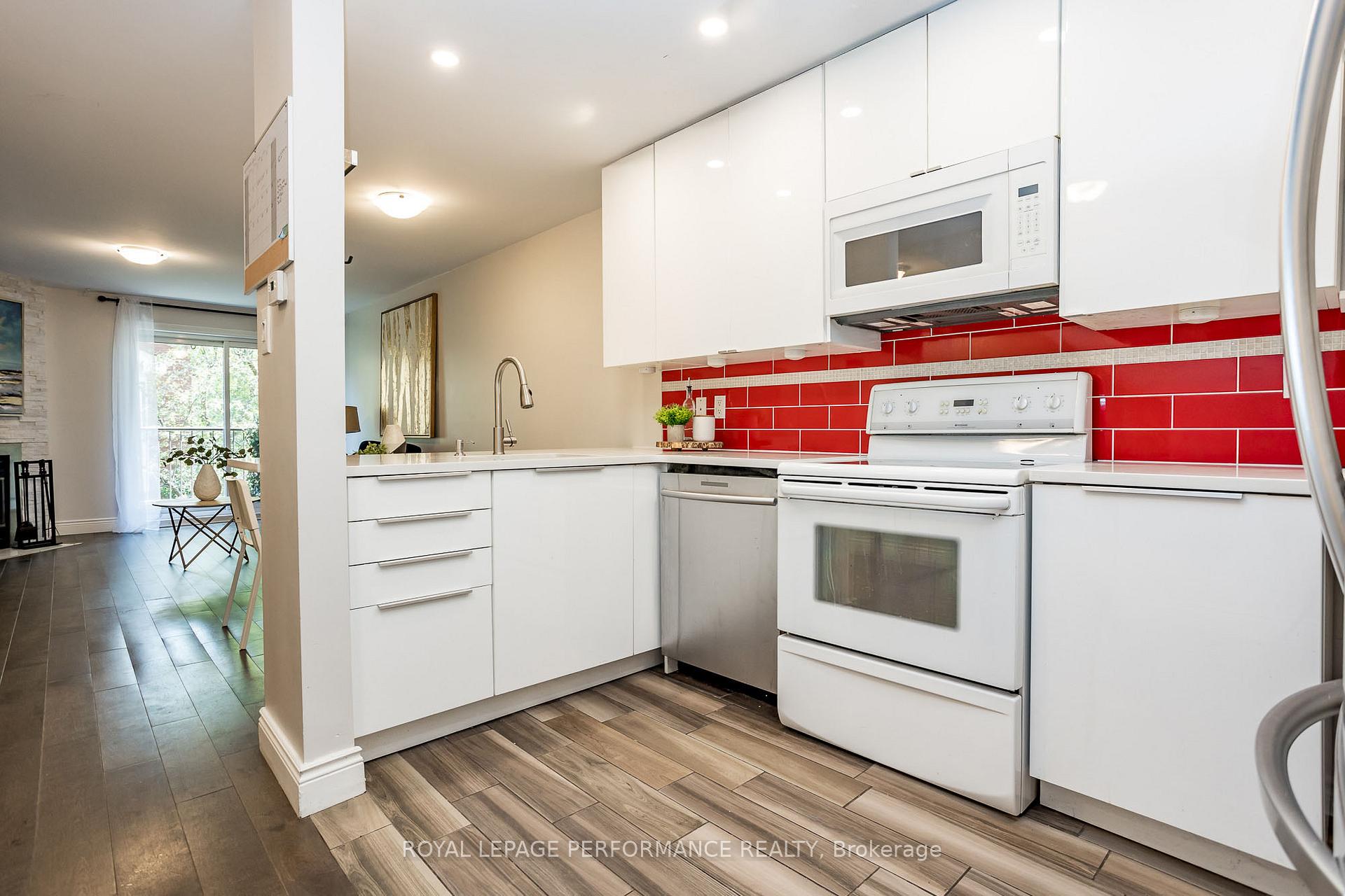 Photo 18 of 233 Mart Circle, Ottawa, Manor Park — HOMEH