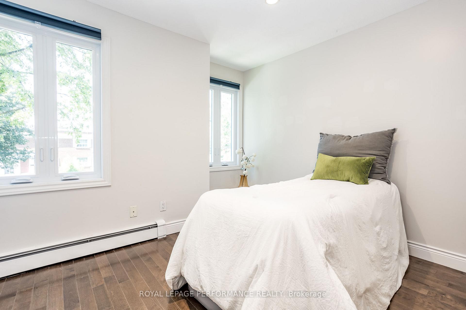 Photo 21 of 233 Mart Circle, Ottawa, Manor Park — HOMEH