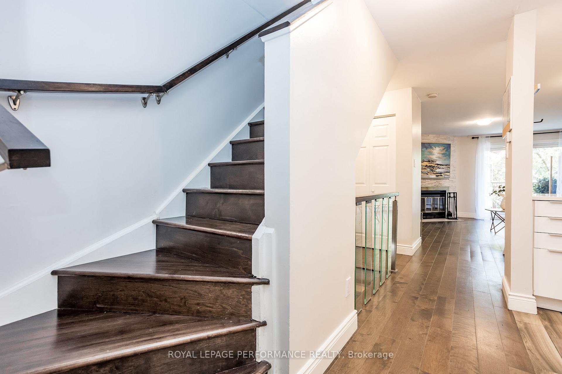 Photo 25 of 233 Mart Circle, Ottawa, Manor Park — HOMEH