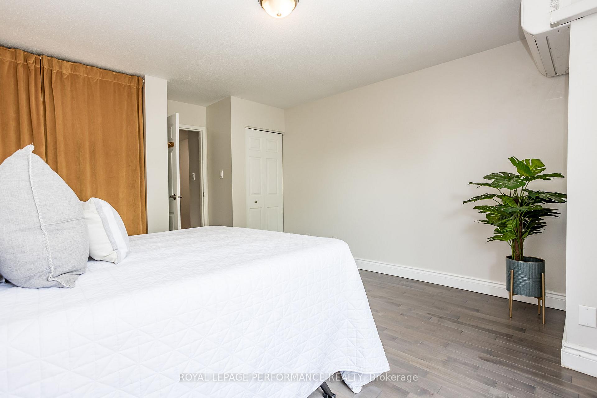 Photo 29 of 233 Mart Circle, Ottawa, Manor Park — HOMEH