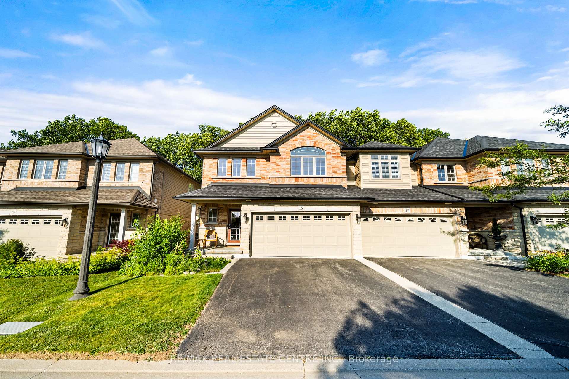 Photo 2 of Unit 16, 441 Stonehenge Drive, Hamilton, Ancaster — HOMEH