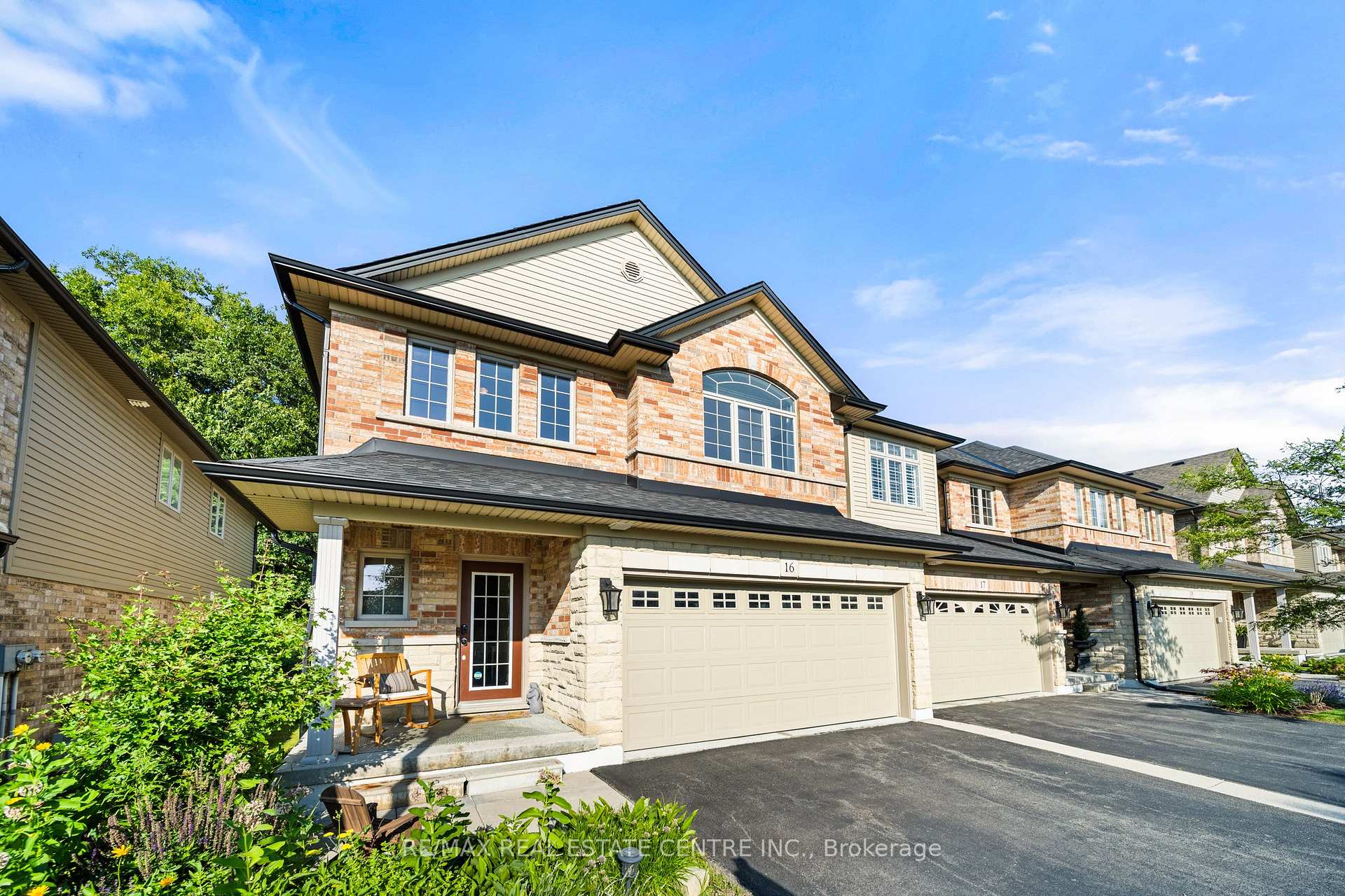 Photo 4 of Unit 16, 441 Stonehenge Drive, Hamilton, Ancaster — HOMEH