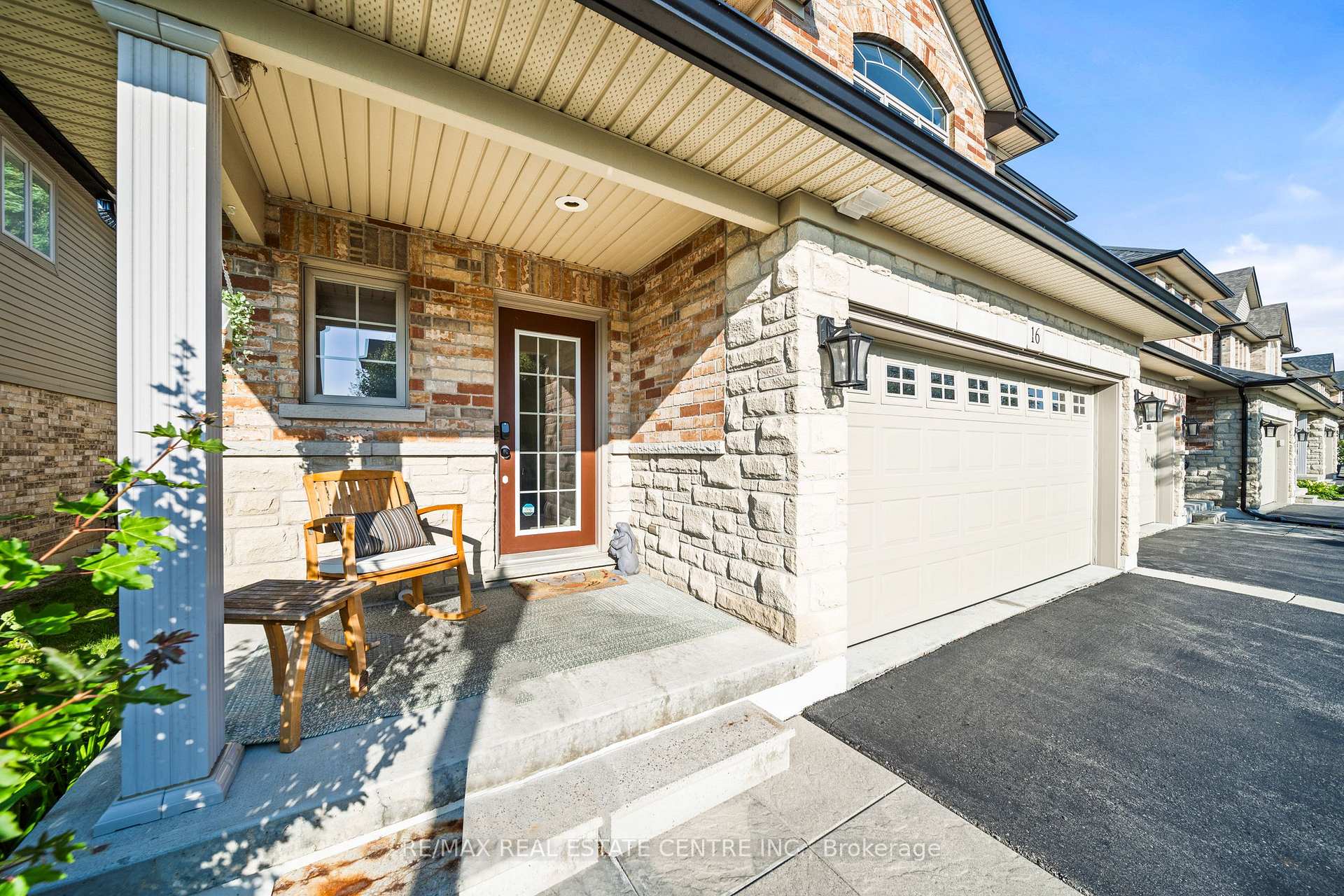 Photo 6 of Unit 16, 441 Stonehenge Drive, Hamilton, Ancaster — HOMEH