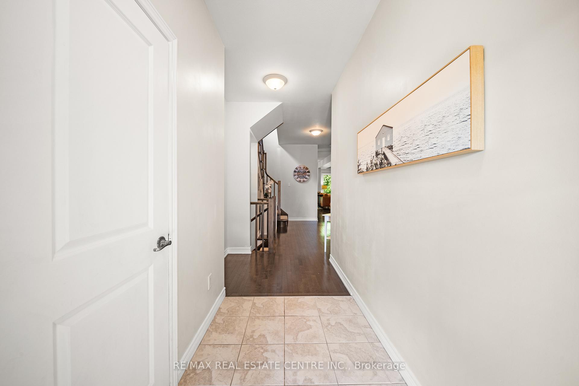 Photo 7 of Unit 16, 441 Stonehenge Drive, Hamilton, Ancaster — HOMEH