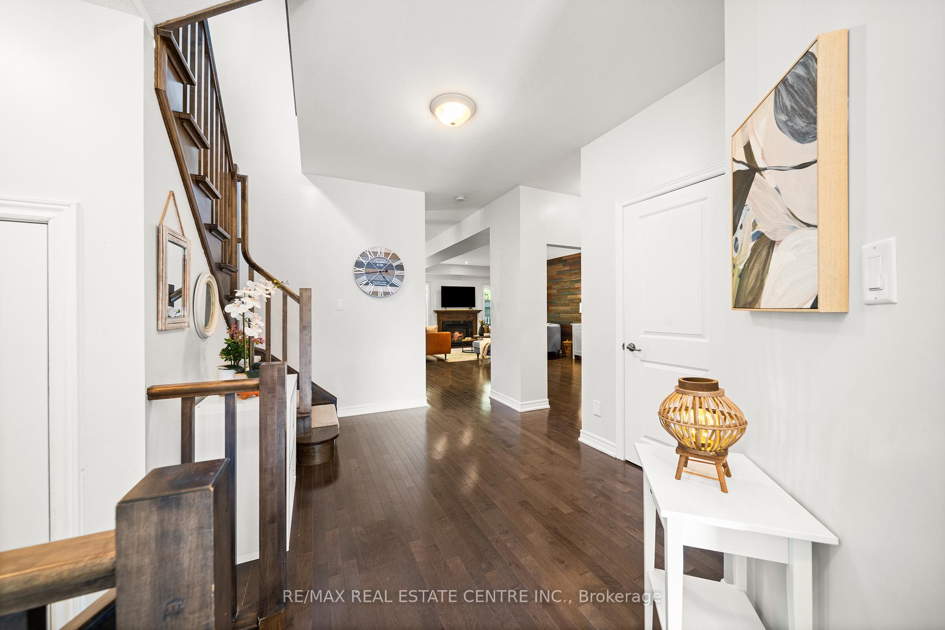 Photo 8 of Unit 16, 441 Stonehenge Drive, Hamilton, Ancaster — HOMEH