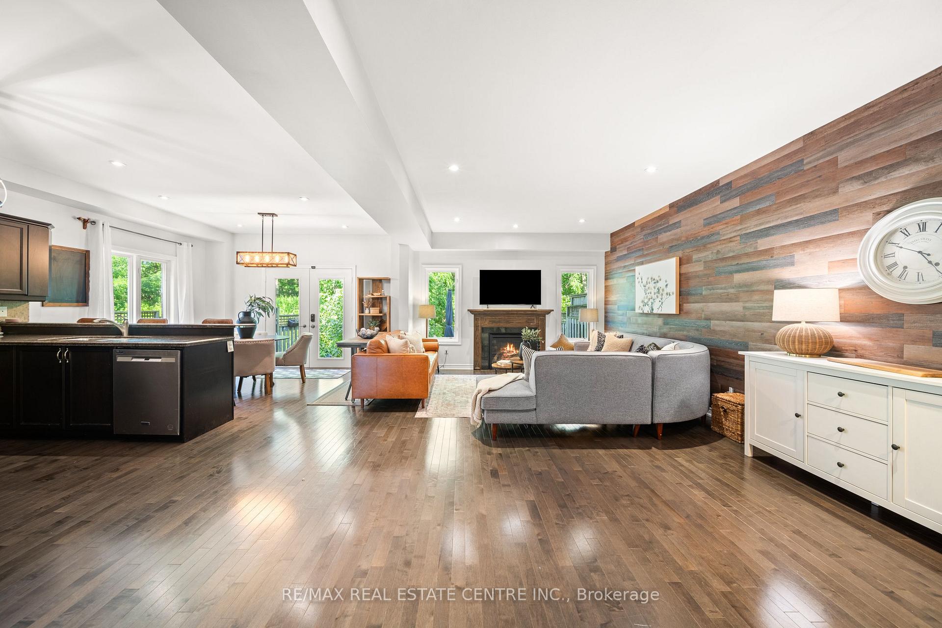Photo 11 of Unit 16, 441 Stonehenge Drive, Hamilton, Ancaster — HOMEH