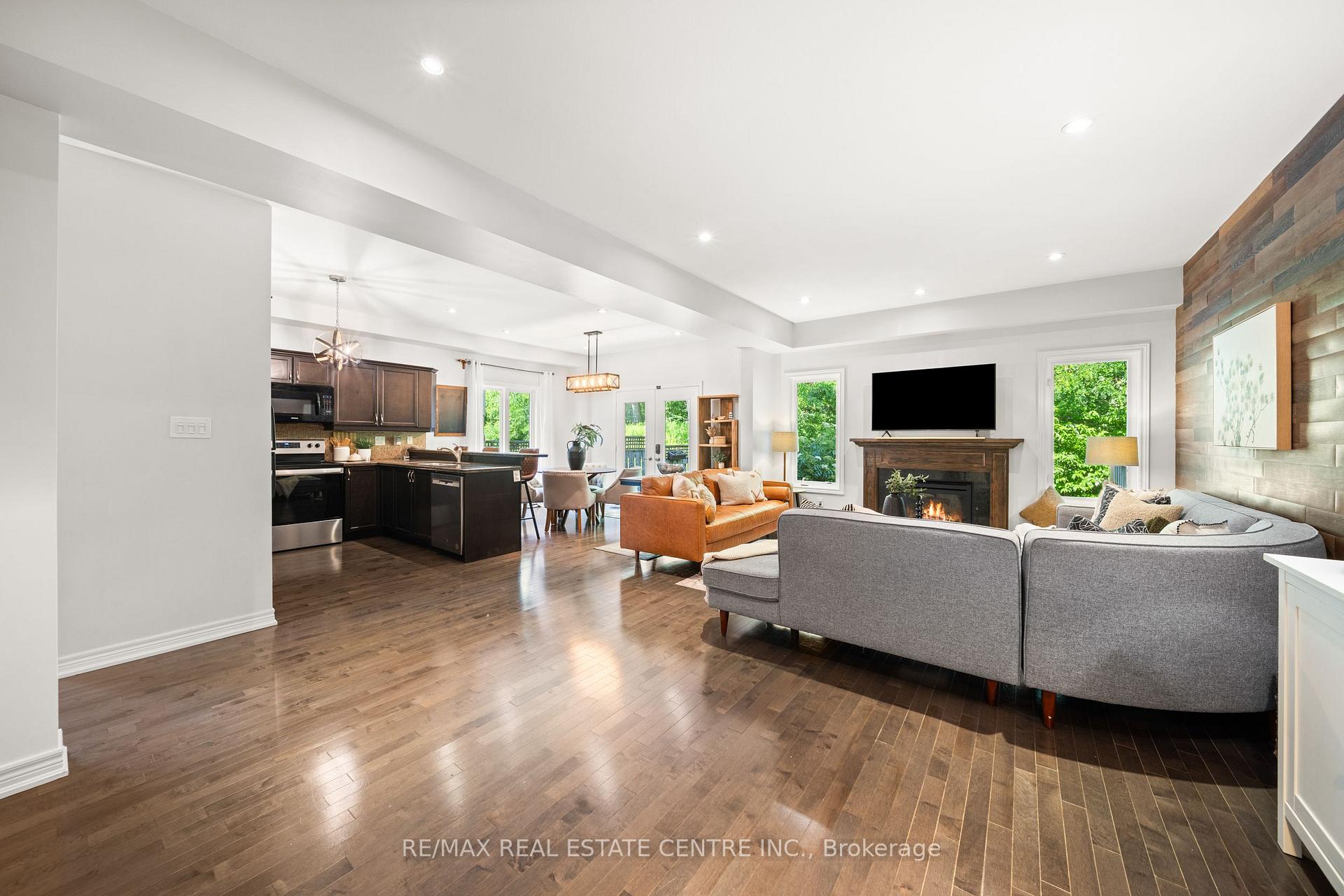 Photo 12 of Unit 16, 441 Stonehenge Drive, Hamilton, Ancaster — HOMEH