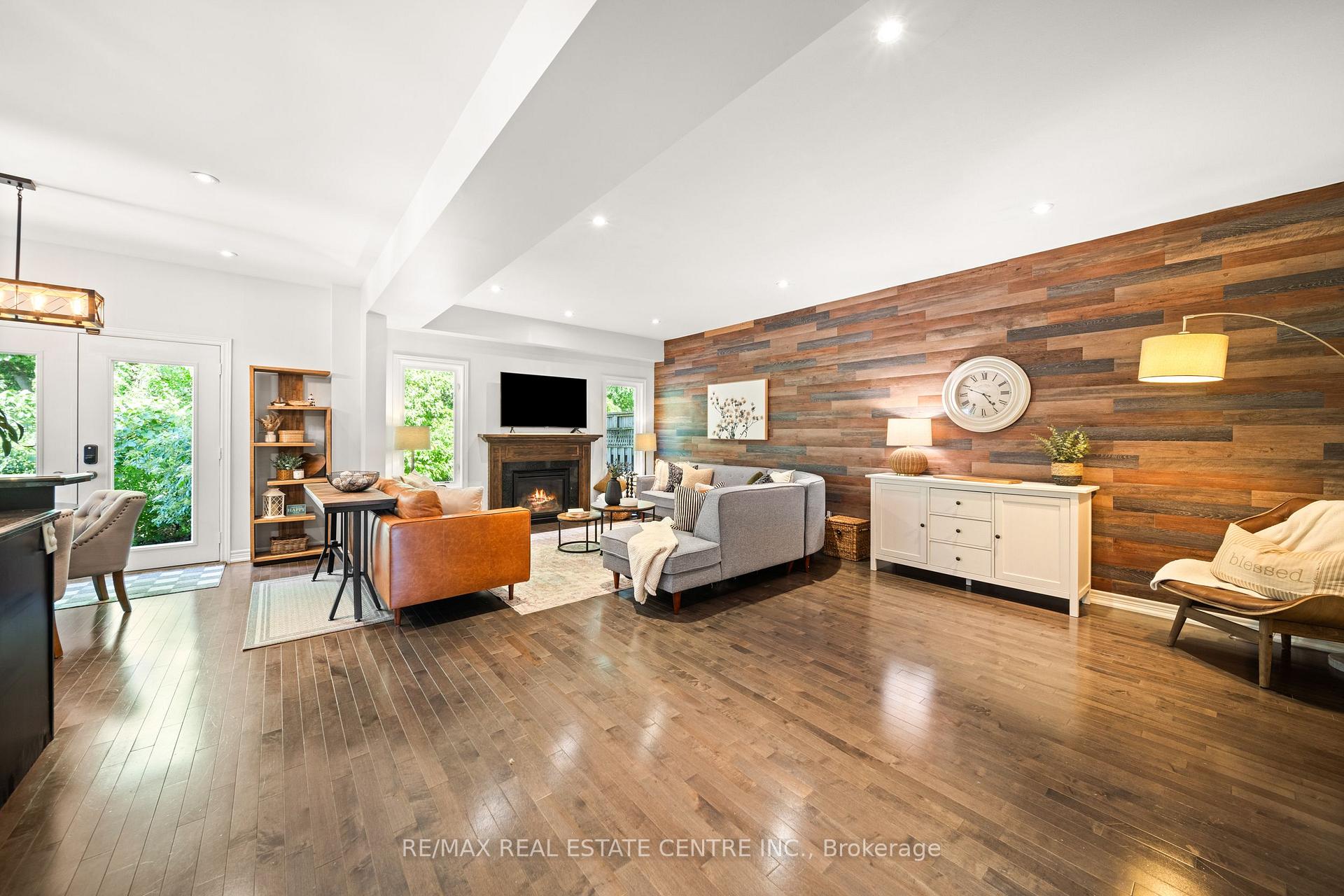 Photo 13 of Unit 16, 441 Stonehenge Drive, Hamilton, Ancaster — HOMEH