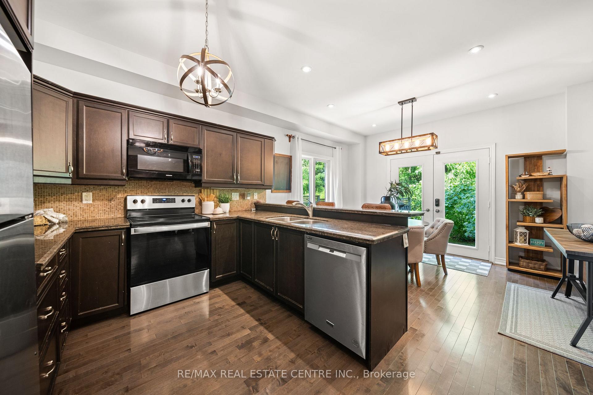 Photo 23 of Unit 16, 441 Stonehenge Drive, Hamilton, Ancaster — HOMEH