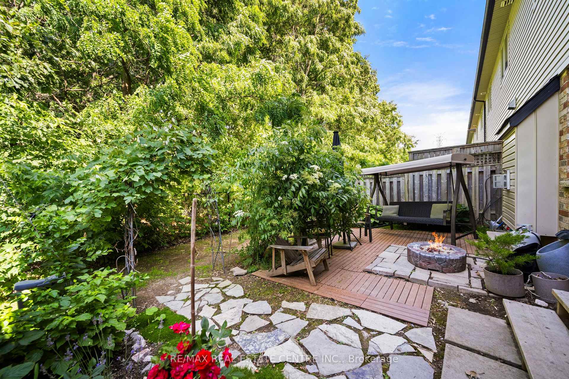 Photo 46 of Unit 16, 441 Stonehenge Drive, Hamilton, Ancaster — HOMEH