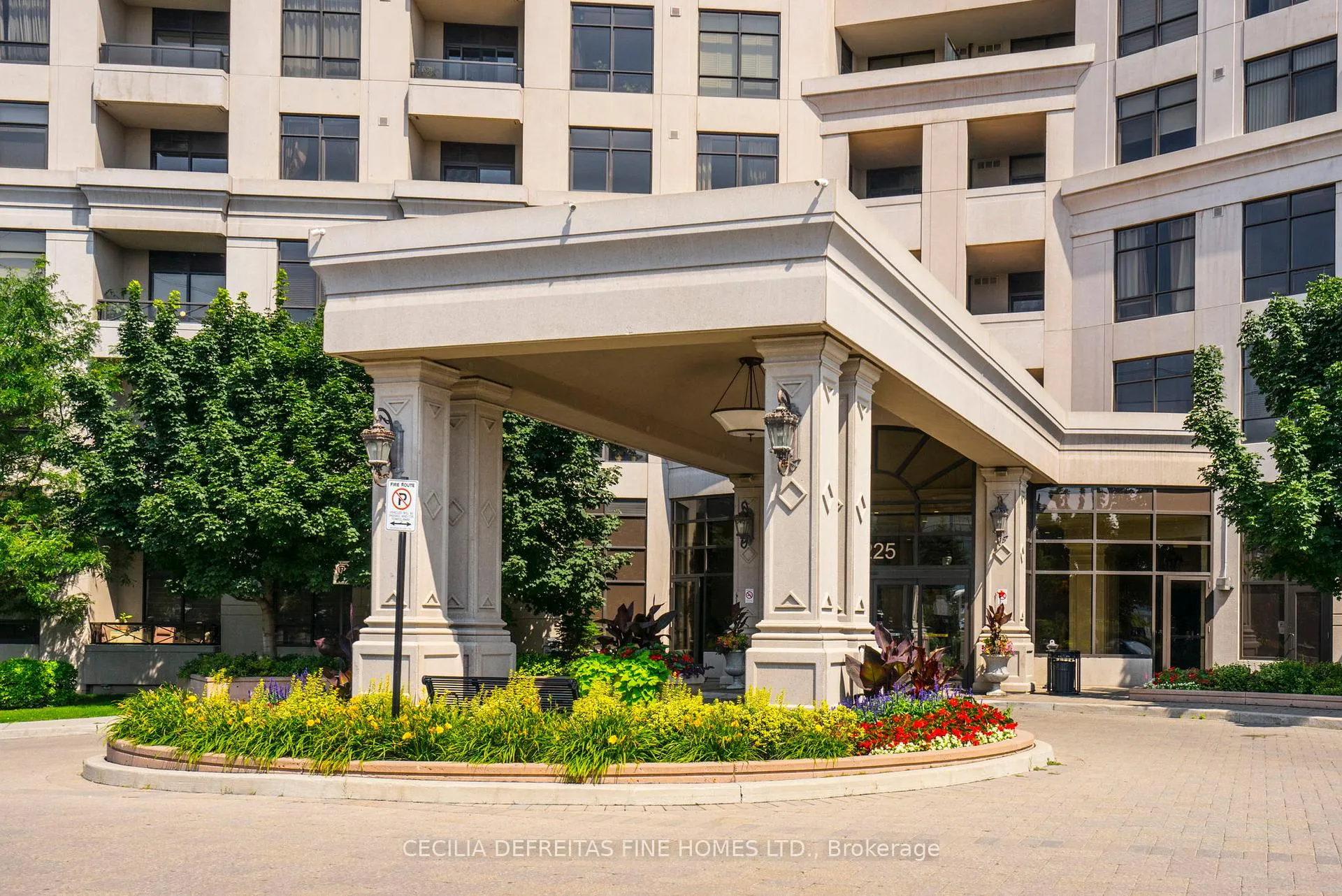 Photo 3 of Unit 1616, 9225 Jane Street, Vaughan, Maple — HOMEH