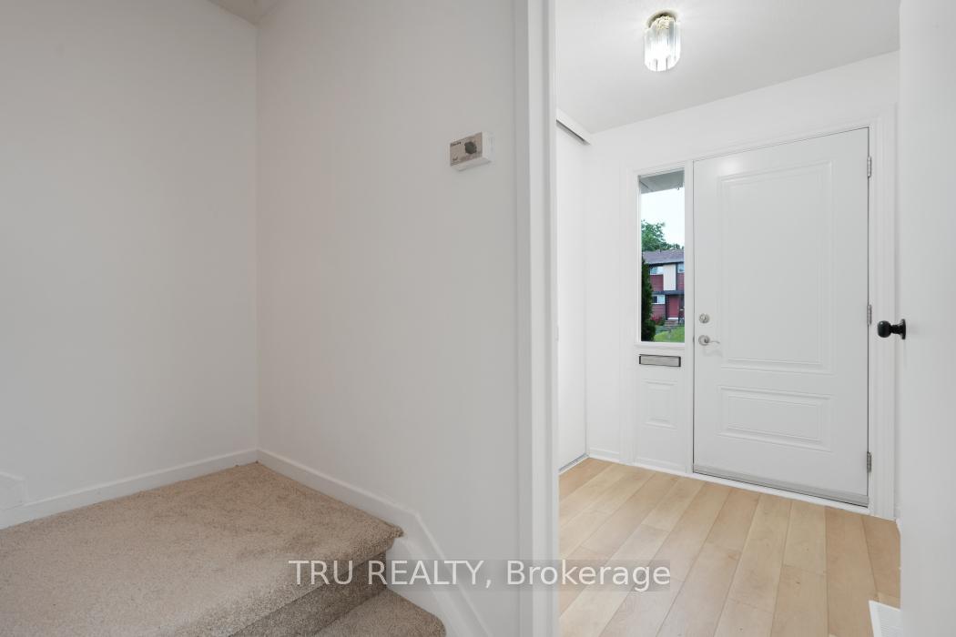 Photo 8 of 98 McClintock Way, Ottawa, Kanata - Katimavik — HOMEH
