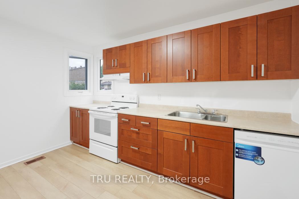 Photo 10 of 98 McClintock Way, Ottawa, Kanata - Katimavik — HOMEH