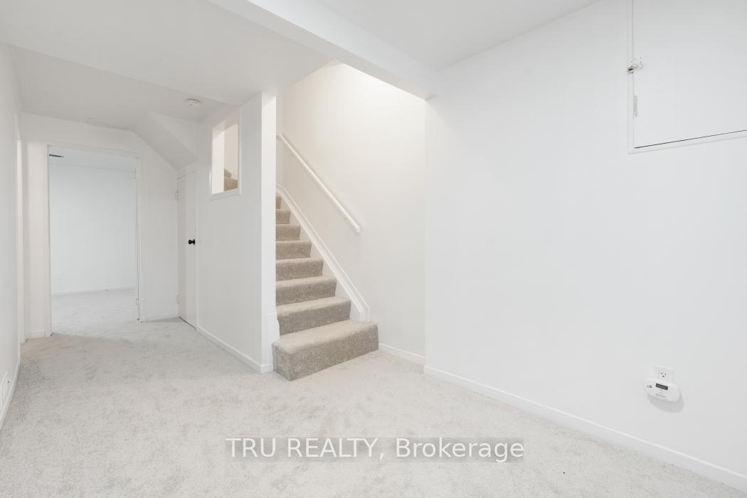 Photo 33 of 98 McClintock Way, Ottawa, Kanata - Katimavik — HOMEH