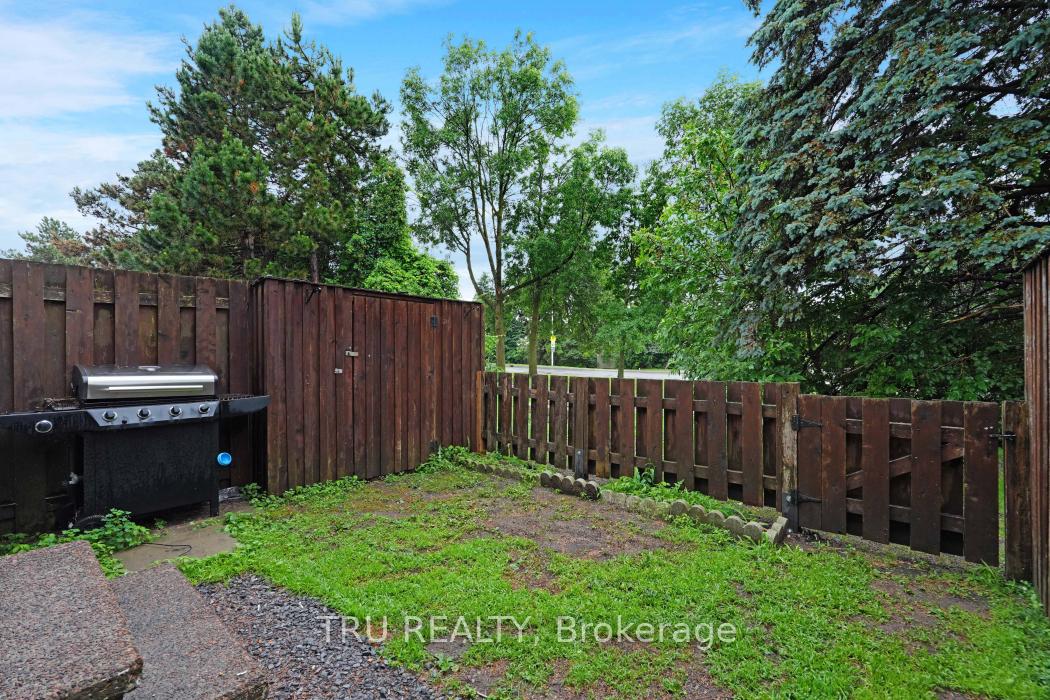 Photo 36 of 98 McClintock Way, Ottawa, Kanata - Katimavik — HOMEH