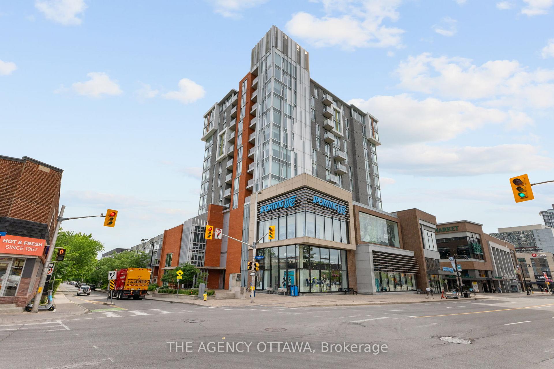 Front of Unit 406, 118 Holmwood Avenue