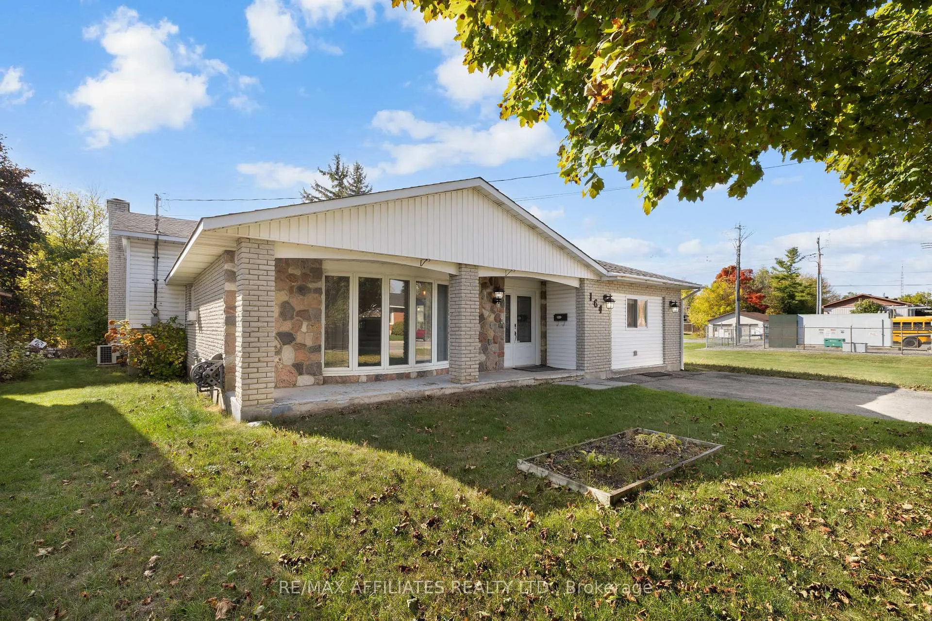 Photo 2 of 164 Napoleon Street, Carleton Place — HOMEH