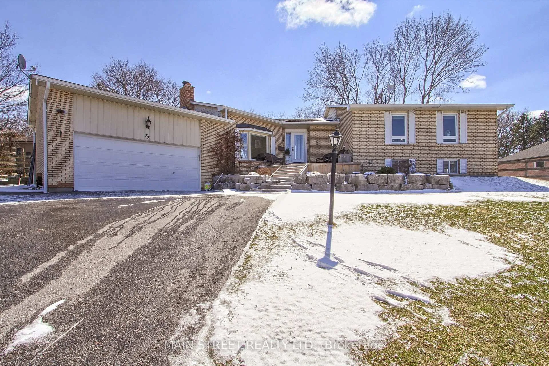 Photo 2 of 33 Avonlea Road E, Uxbridge, Rural Uxbridge — HOMEH