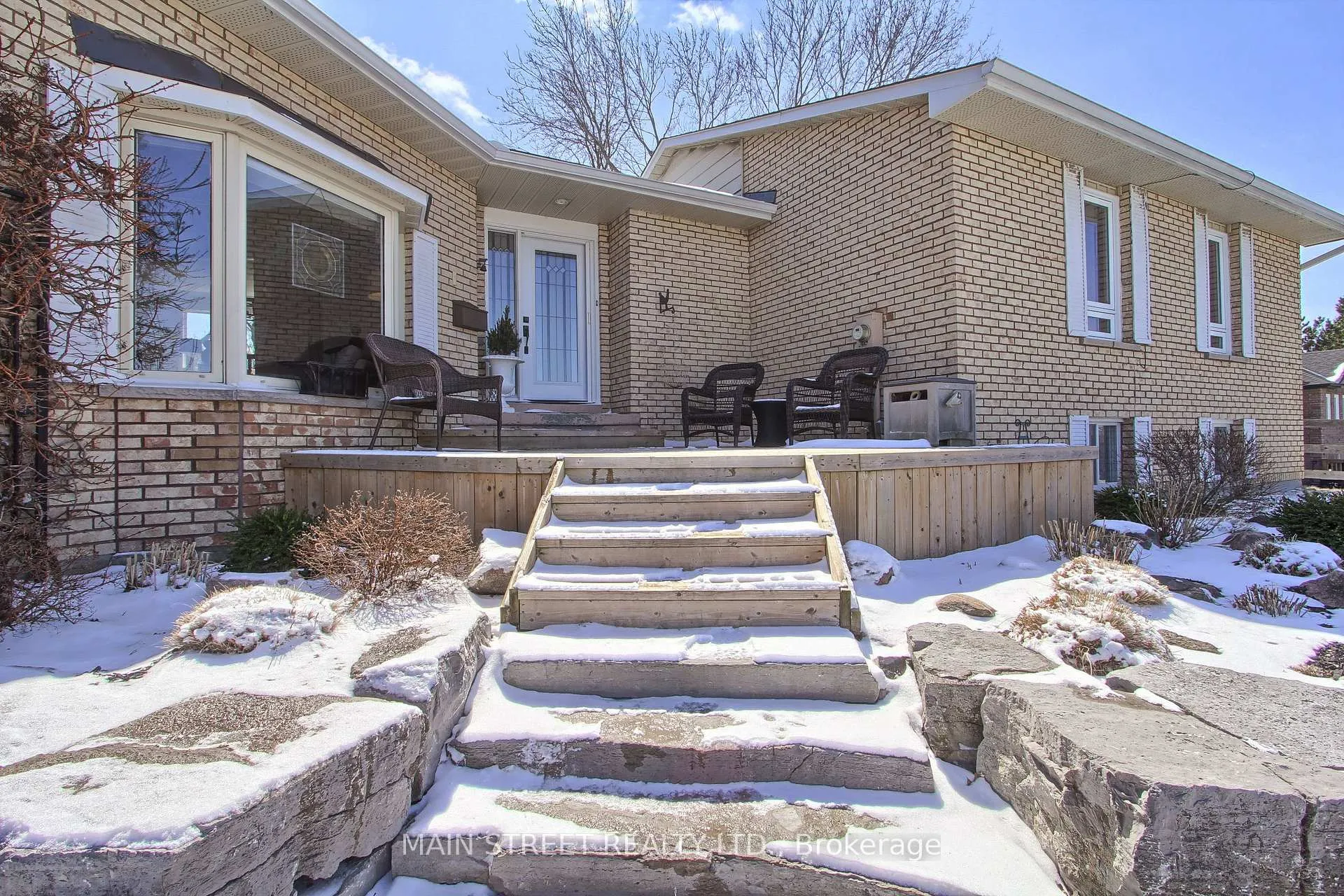 Photo 4 of 33 Avonlea Road E, Uxbridge, Rural Uxbridge — HOMEH