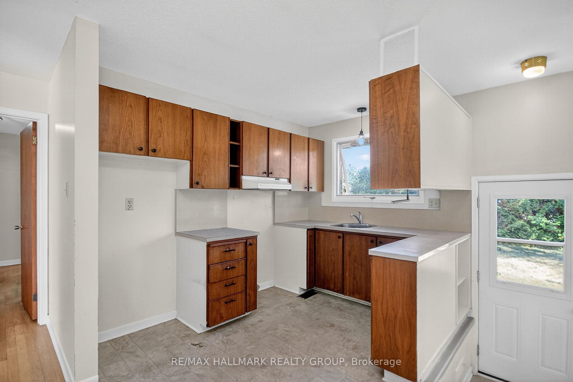 Photo 21 of 3 Sutton Place, Ottawa, City View/Skyline/Fisher Heights/Parkwood Hills — HOMEH