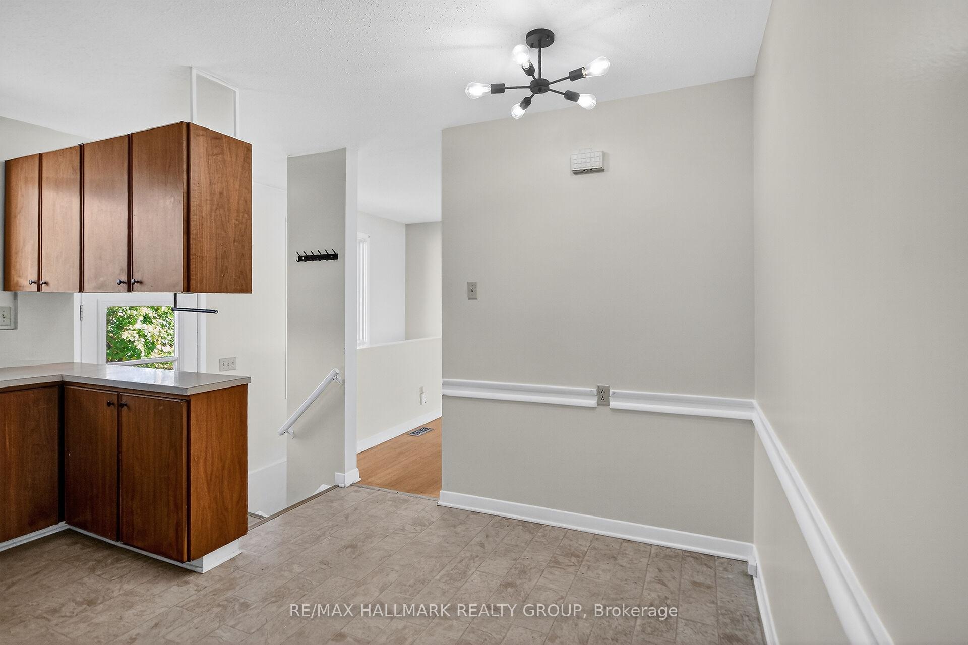 Photo 11 of 3 Sutton Place, Ottawa, City View/Skyline/Fisher Heights/Parkwood Hills — HOMEH