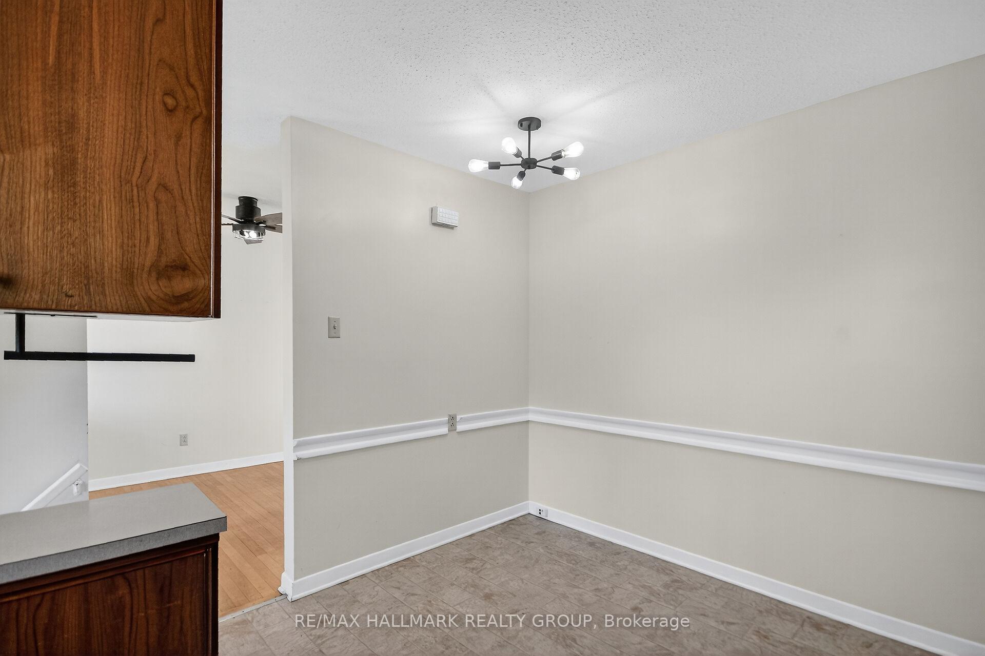 Photo 17 of 3 Sutton Place, Ottawa, City View/Skyline/Fisher Heights/Parkwood Hills — HOMEH