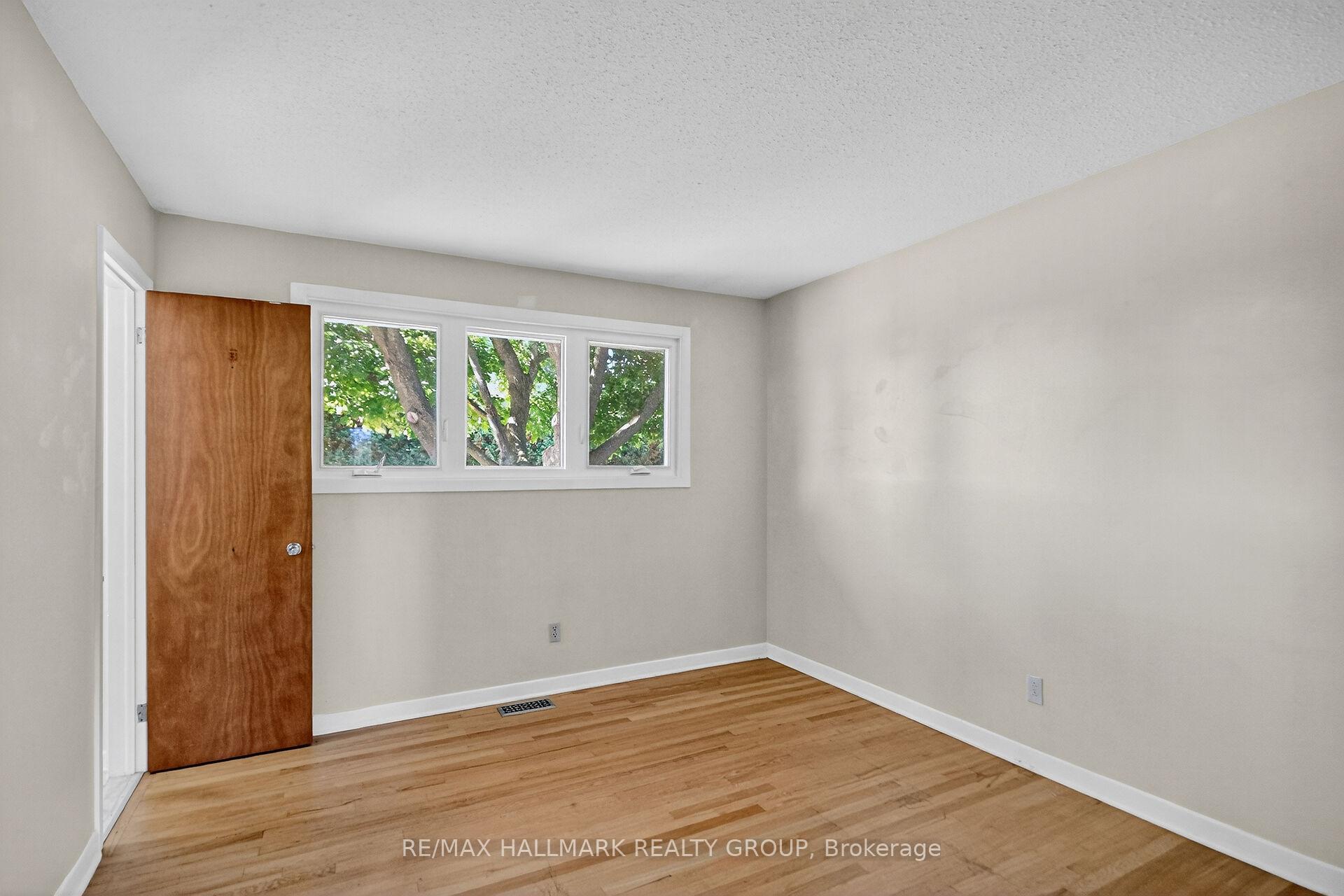 Photo 13 of 3 Sutton Place, Ottawa, City View/Skyline/Fisher Heights/Parkwood Hills — HOMEH