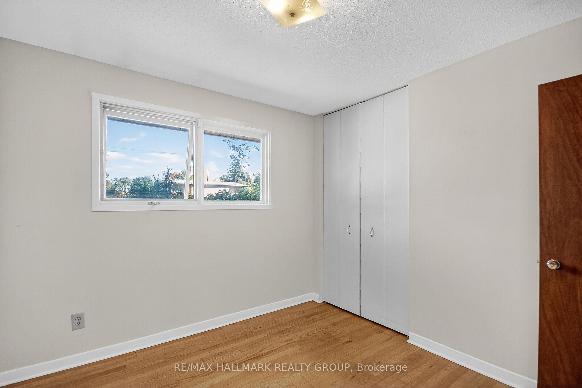 Photo 18 of 3 Sutton Place, Ottawa, City View/Skyline/Fisher Heights/Parkwood Hills — HOMEH