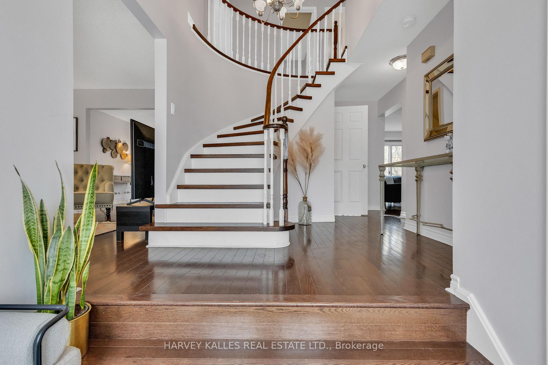 Photo 4 of 222 Kemano Road, Aurora, Aurora Heights — HOMEH