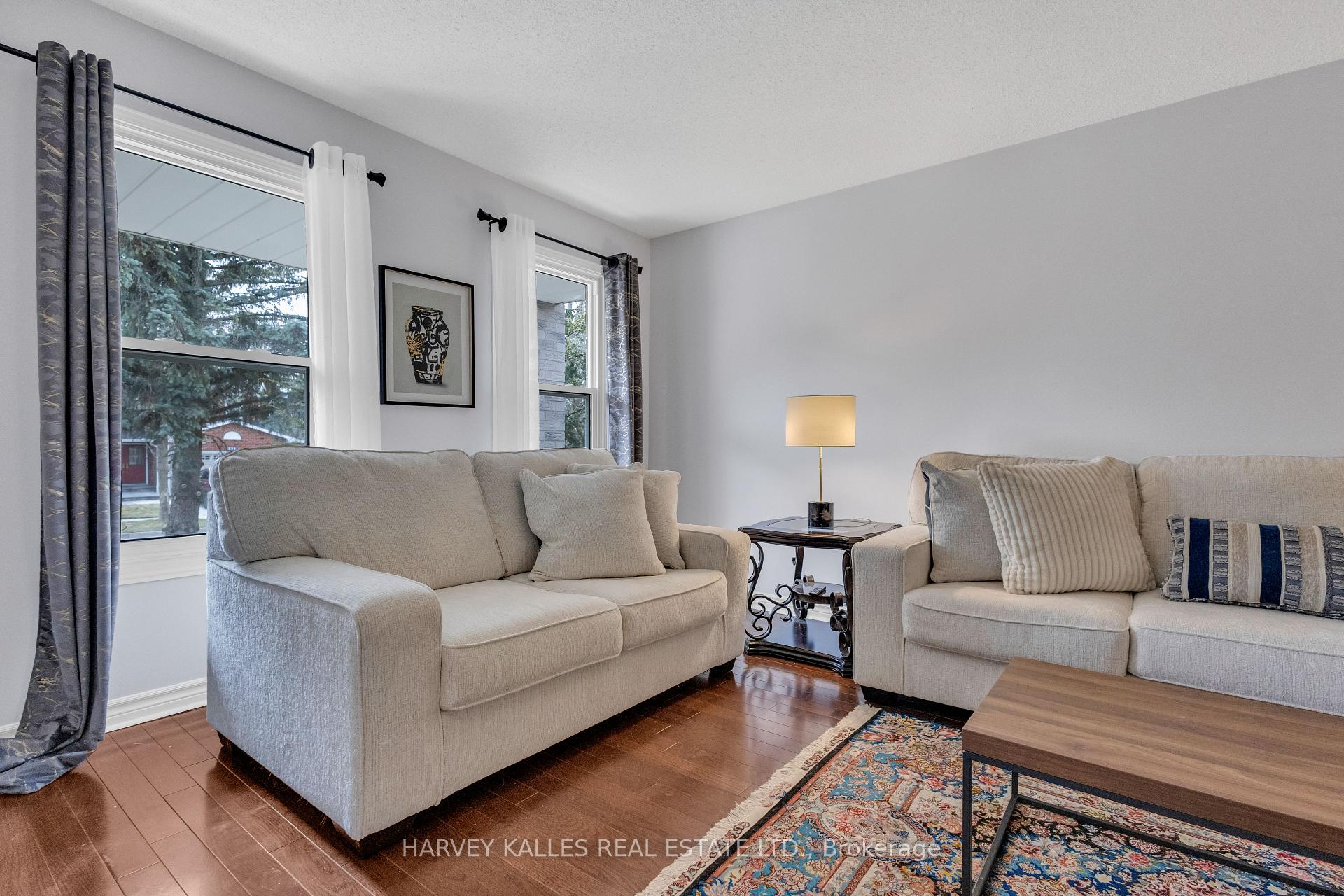 Photo 10 of 222 Kemano Road, Aurora, Aurora Heights — HOMEH