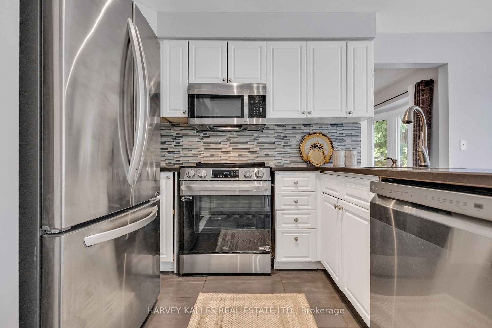 Photo 11 of 222 Kemano Road, Aurora, Aurora Heights — HOMEH