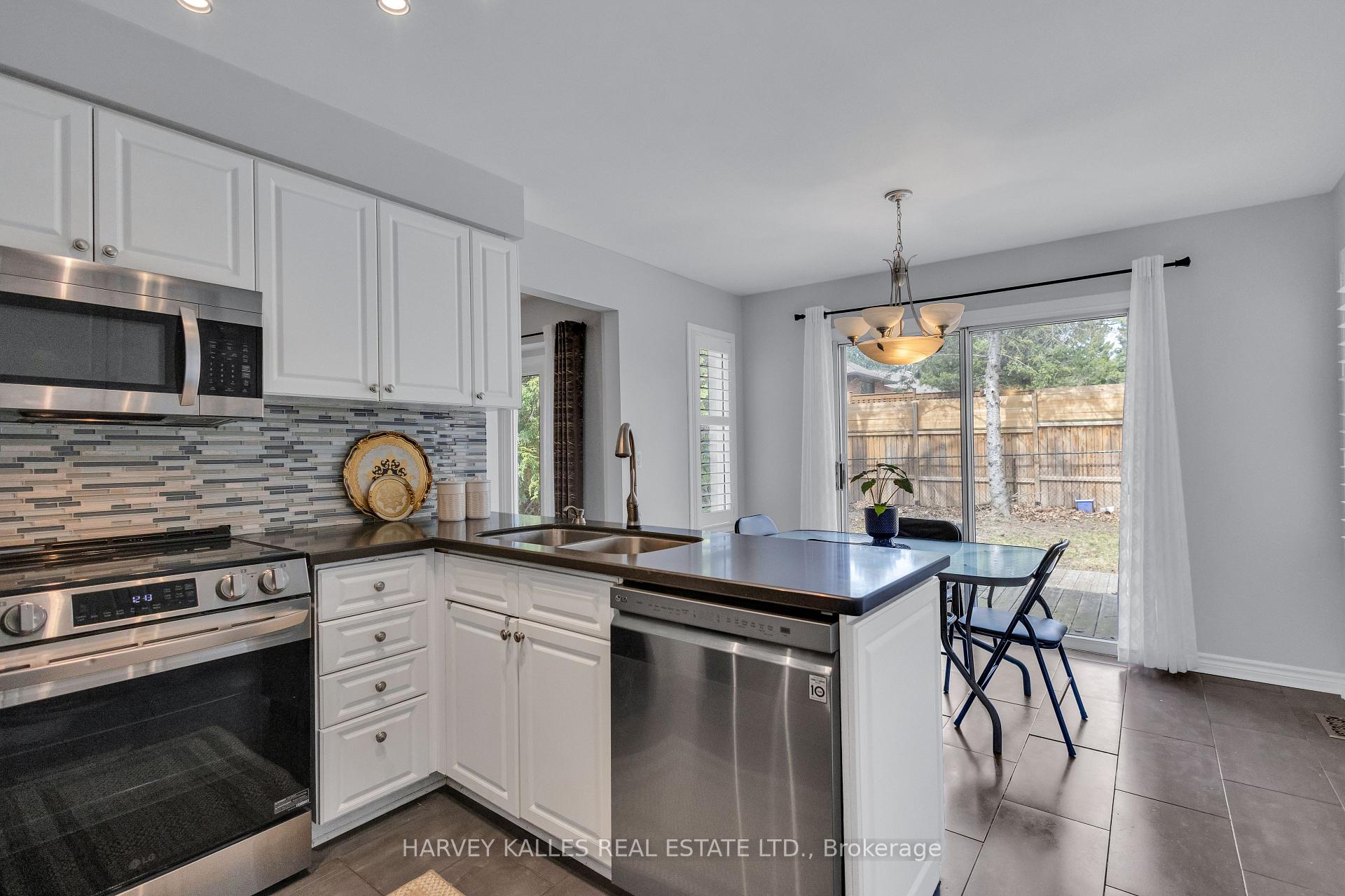 Photo 12 of 222 Kemano Road, Aurora, Aurora Heights — HOMEH
