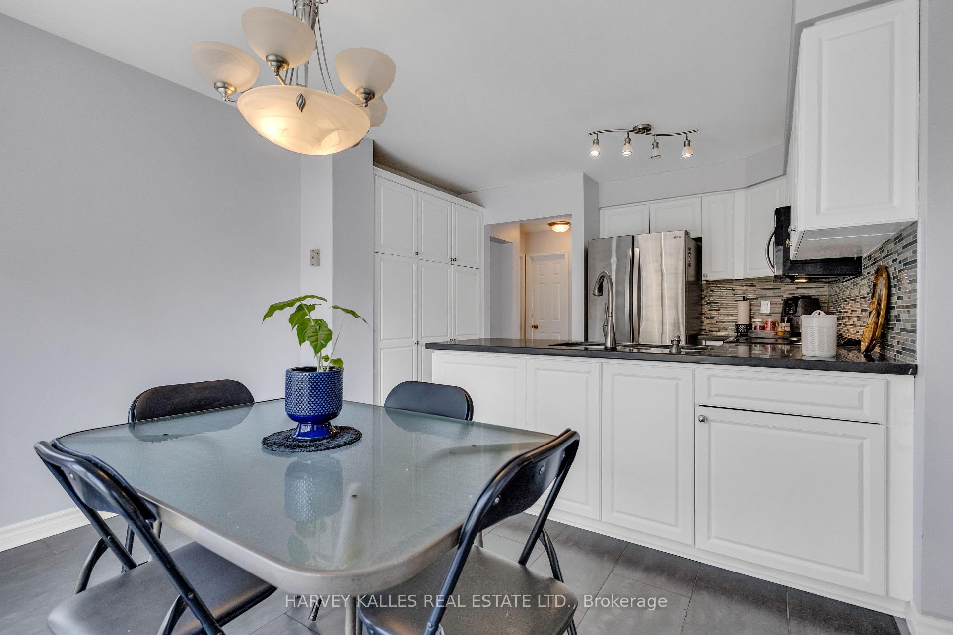 Photo 13 of 222 Kemano Road, Aurora, Aurora Heights — HOMEH