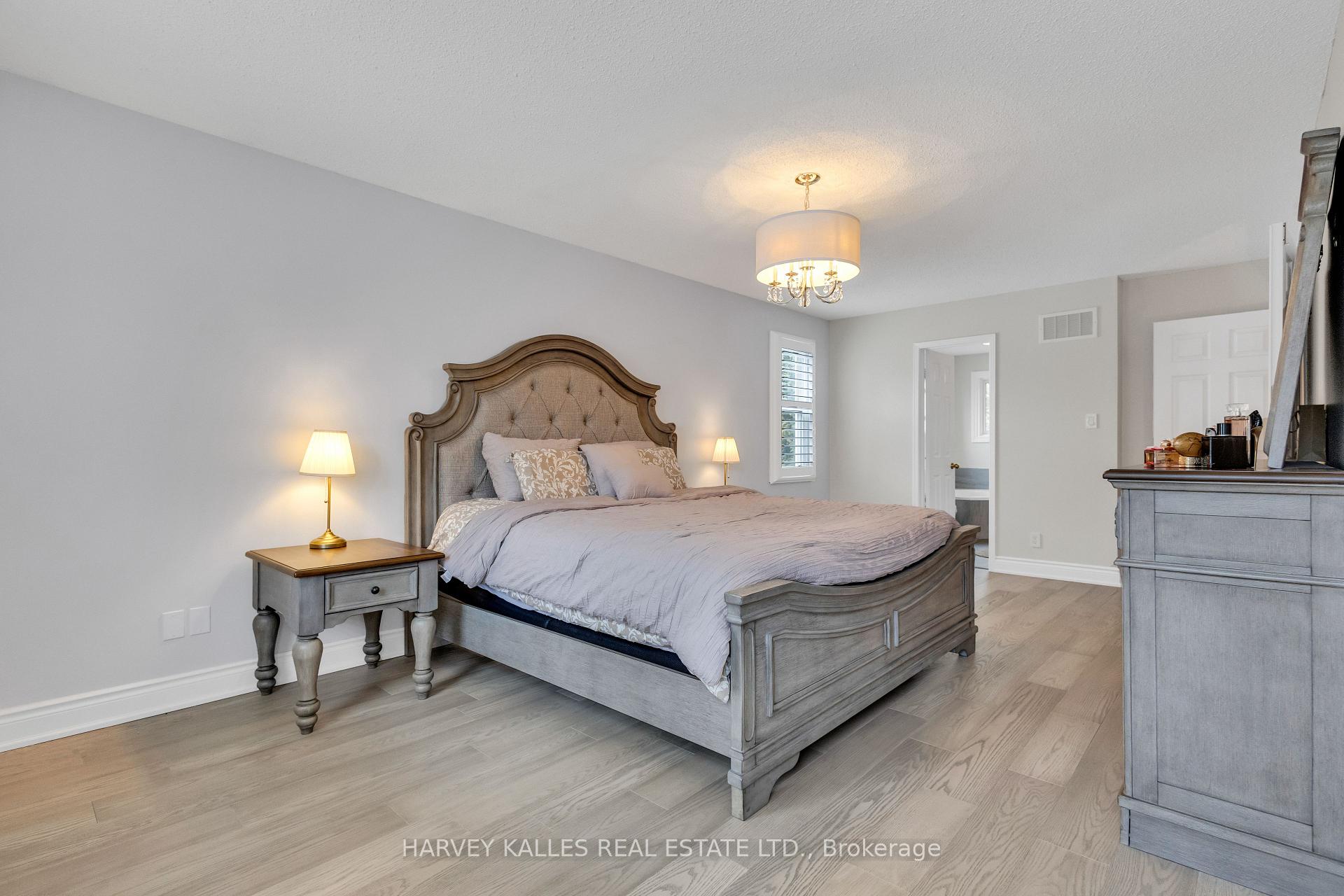 Photo 24 of 222 Kemano Road, Aurora, Aurora Heights — HOMEH