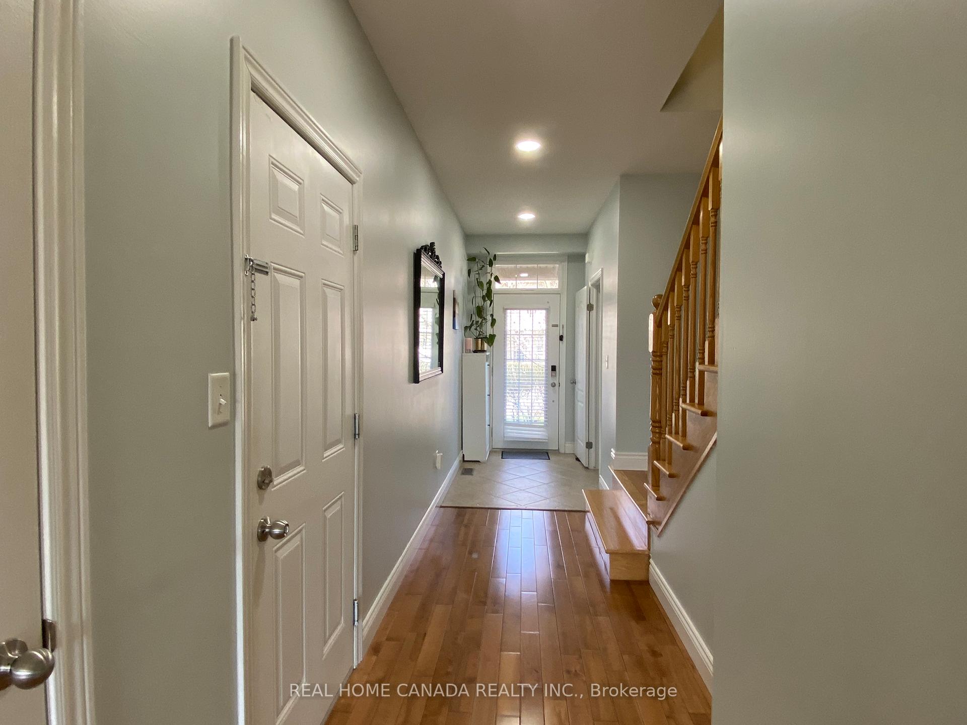 Photo 2 of Unit 2, 370 Stonehenge Drive, Hamilton, Ancaster — HOMEH