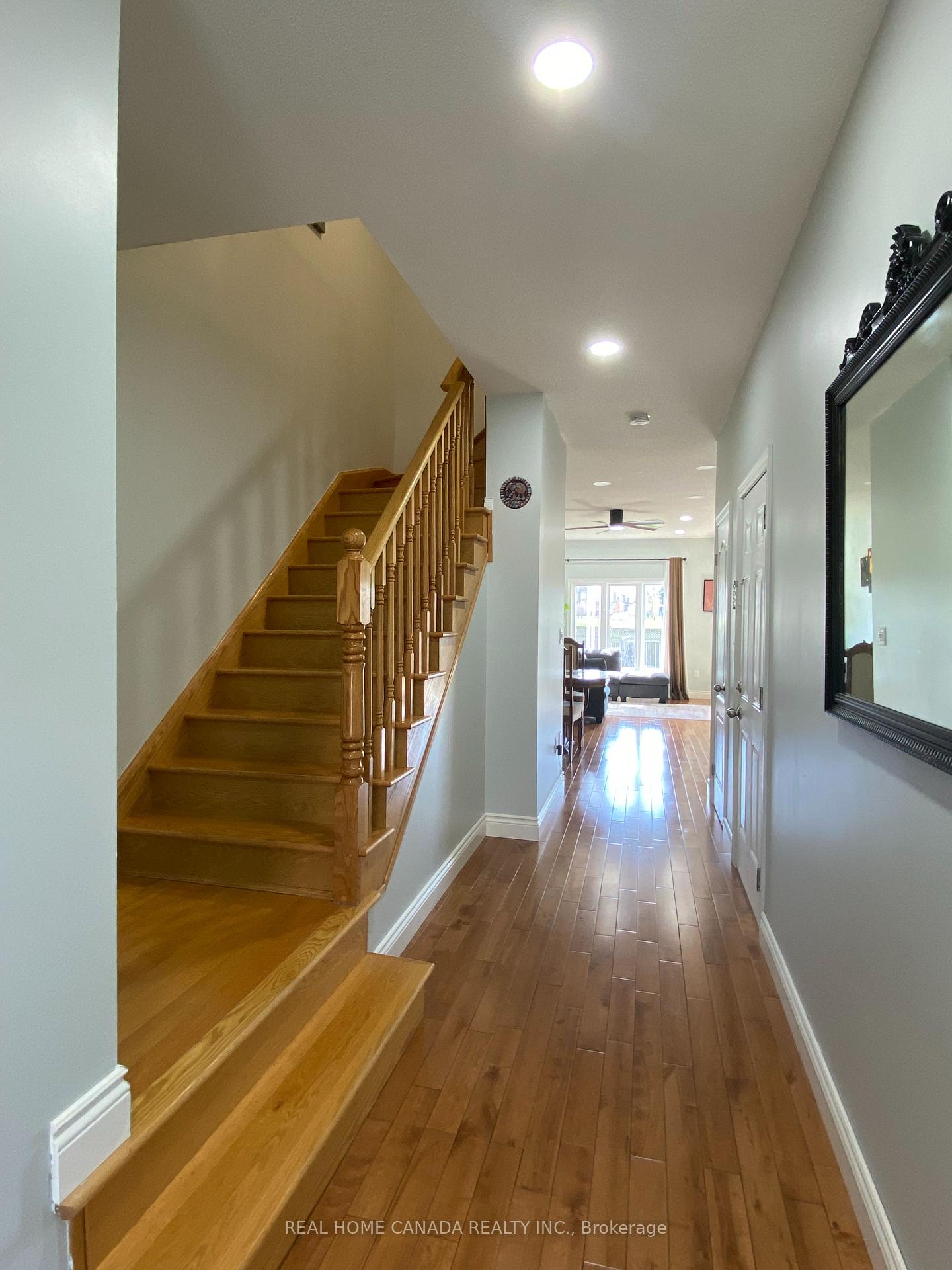 Photo 3 of Unit 2, 370 Stonehenge Drive, Hamilton, Ancaster — HOMEH
