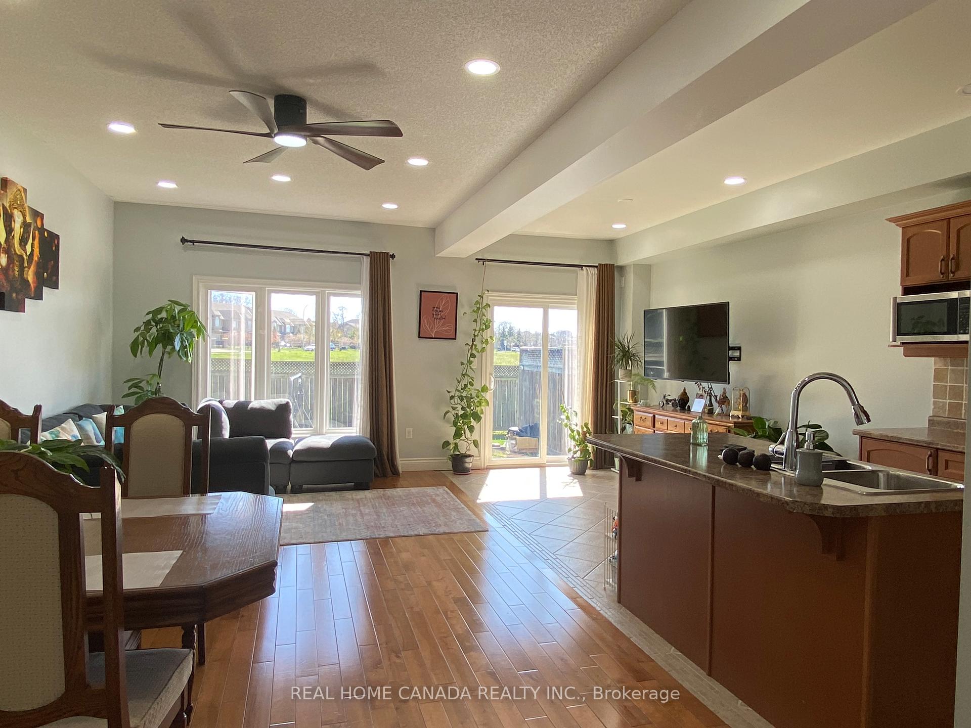 Photo 4 of Unit 2, 370 Stonehenge Drive, Hamilton, Ancaster — HOMEH