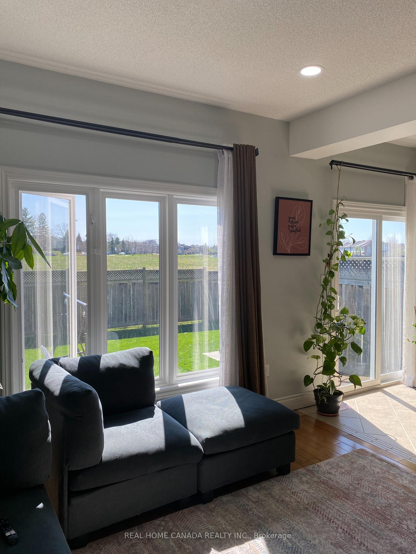 Photo 6 of Unit 2, 370 Stonehenge Drive, Hamilton, Ancaster — HOMEH