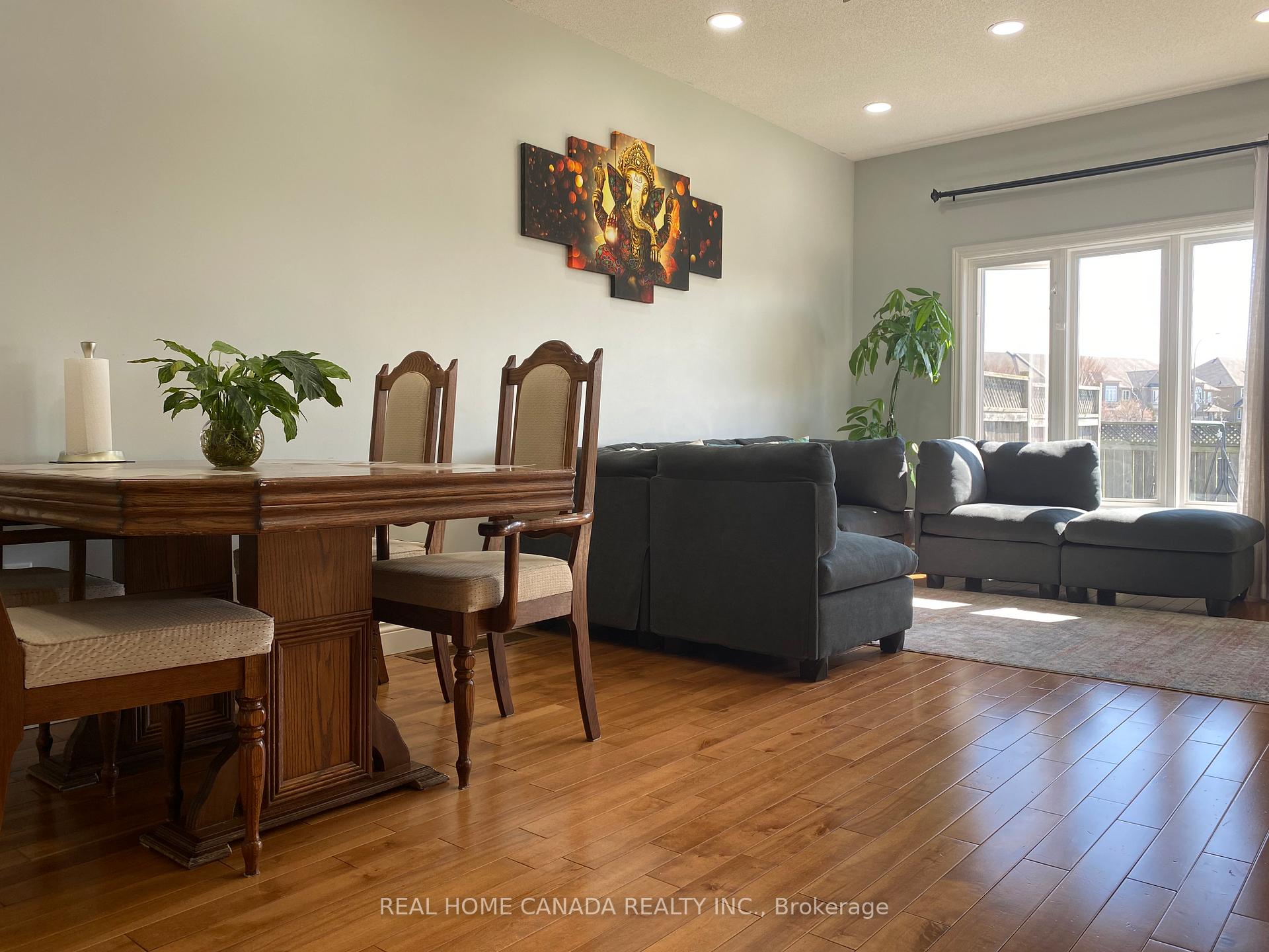 Photo 7 of Unit 2, 370 Stonehenge Drive, Hamilton, Ancaster — HOMEH