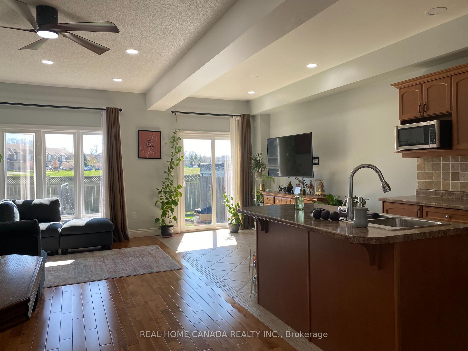 Photo 8 of Unit 2, 370 Stonehenge Drive, Hamilton, Ancaster — HOMEH