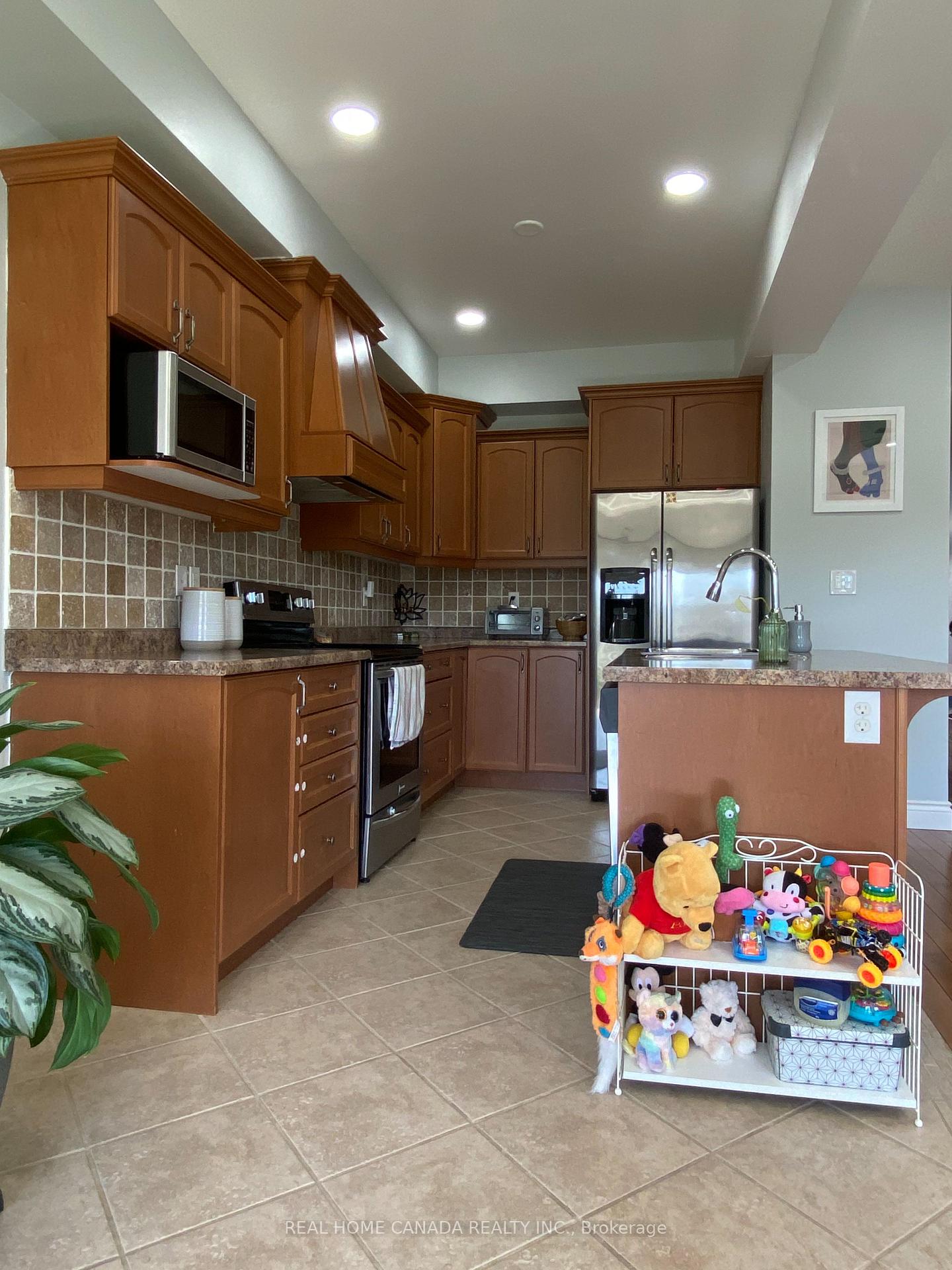 Photo 10 of Unit 2, 370 Stonehenge Drive, Hamilton, Ancaster — HOMEH