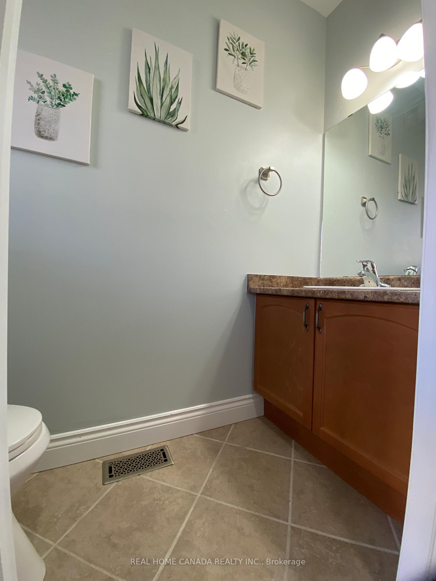 Photo 11 of Unit 2, 370 Stonehenge Drive, Hamilton, Ancaster — HOMEH