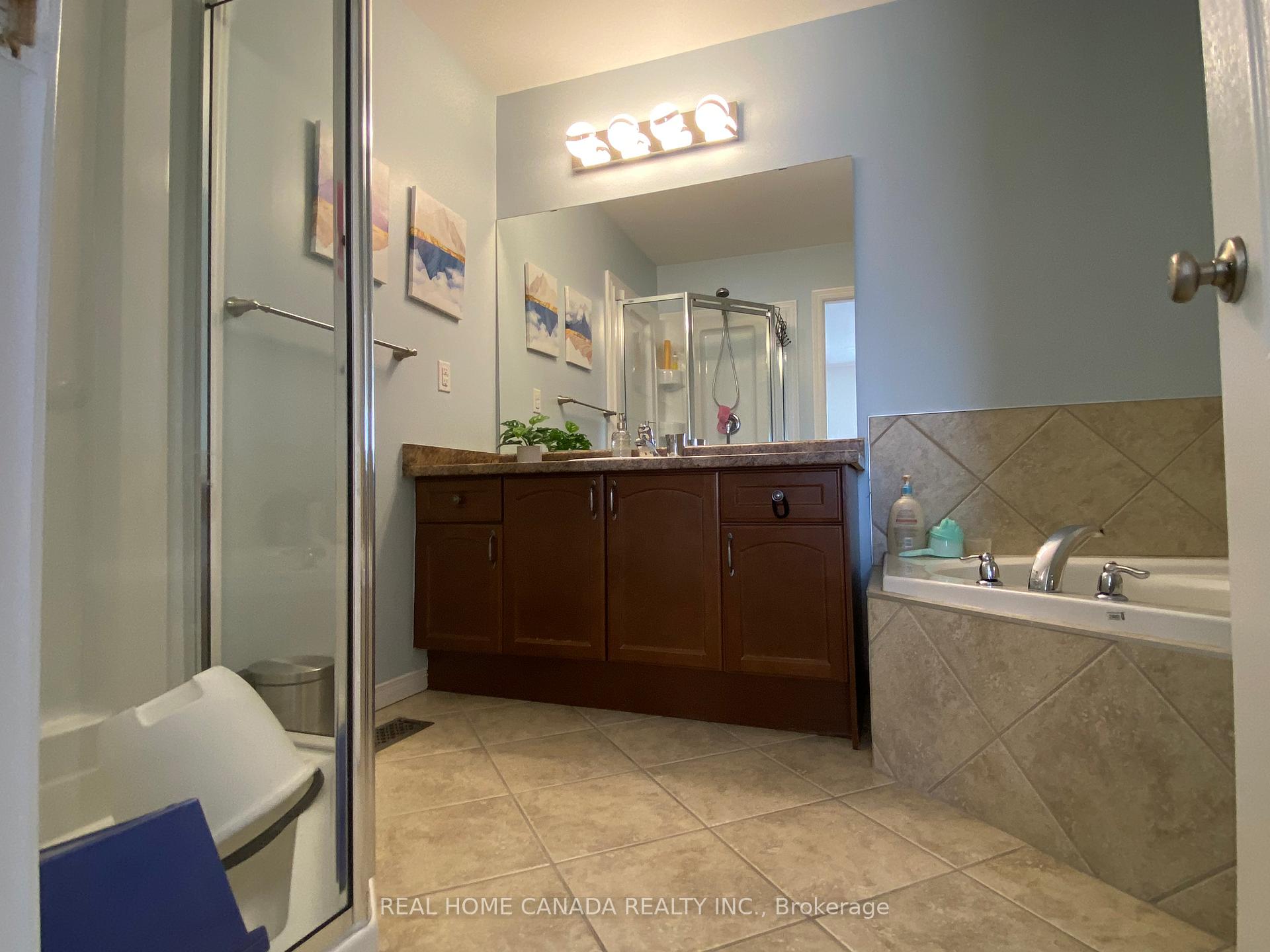 Photo 15 of Unit 2, 370 Stonehenge Drive, Hamilton, Ancaster — HOMEH
