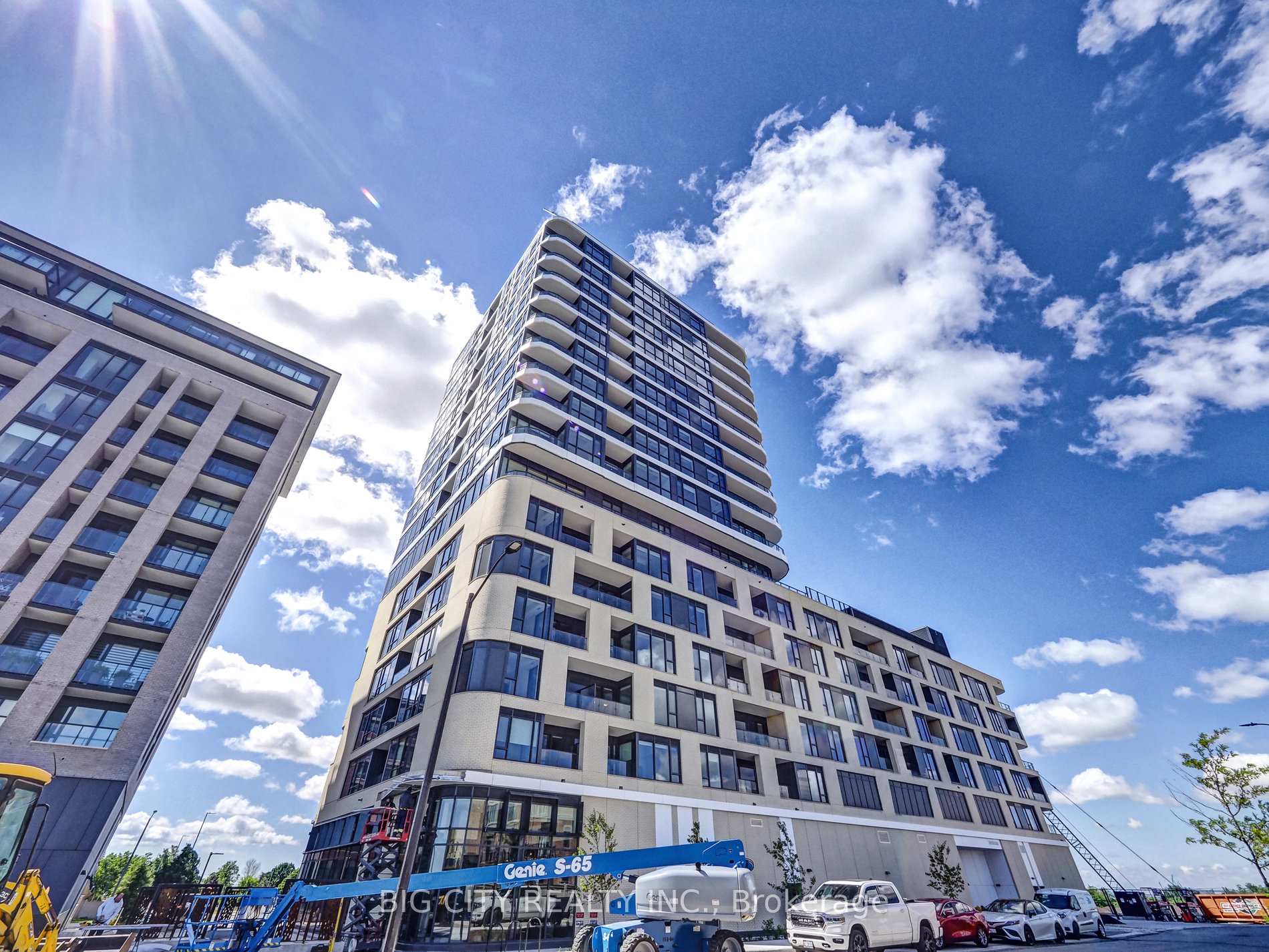 Photo 1 of Unit 211, 120 Eagle Rock Way, Vaughan, Rural Vaughan — HOMEH
