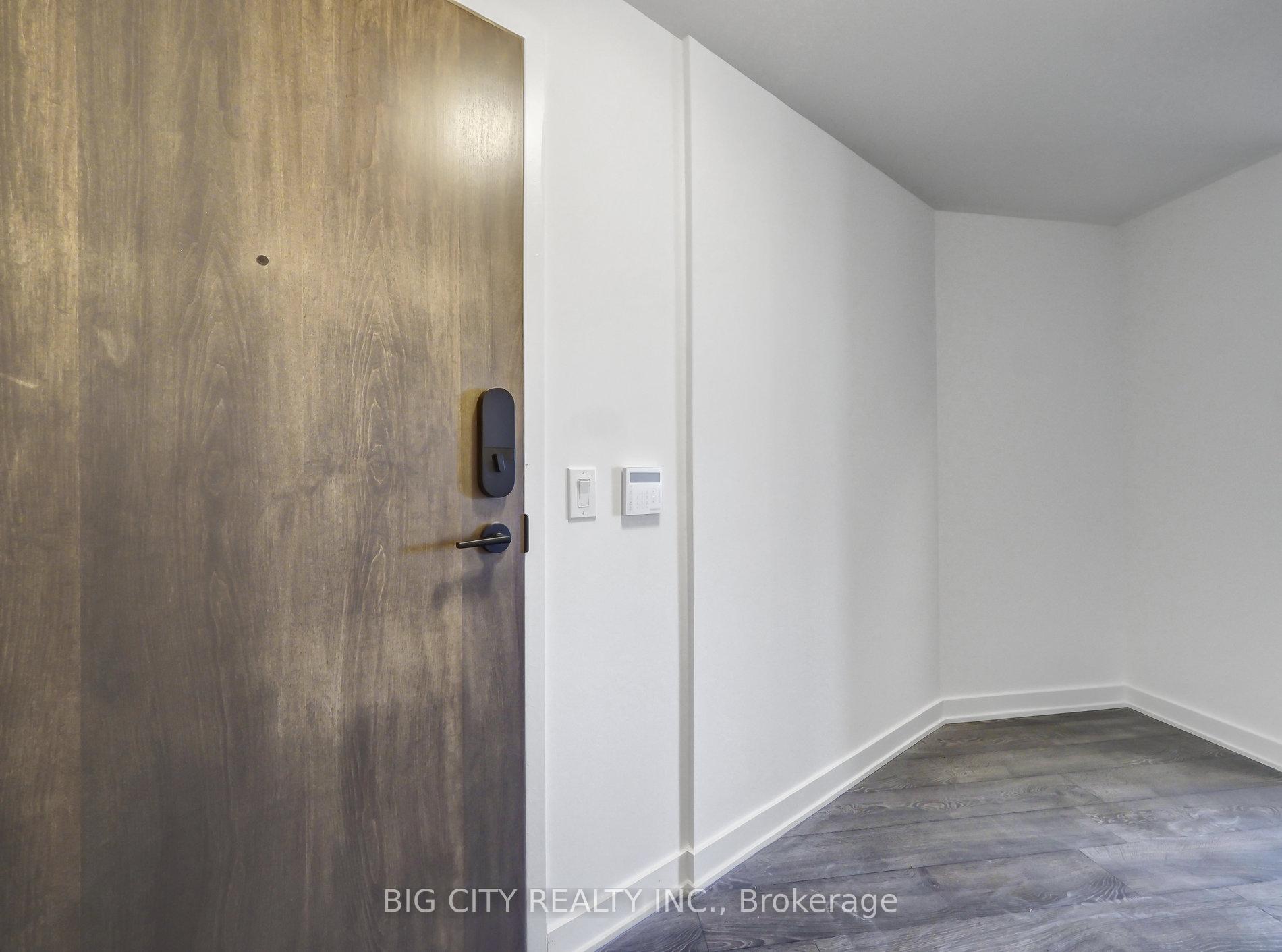 Photo 2 of Unit 211, 120 Eagle Rock Way, Vaughan, Rural Vaughan — HOMEH