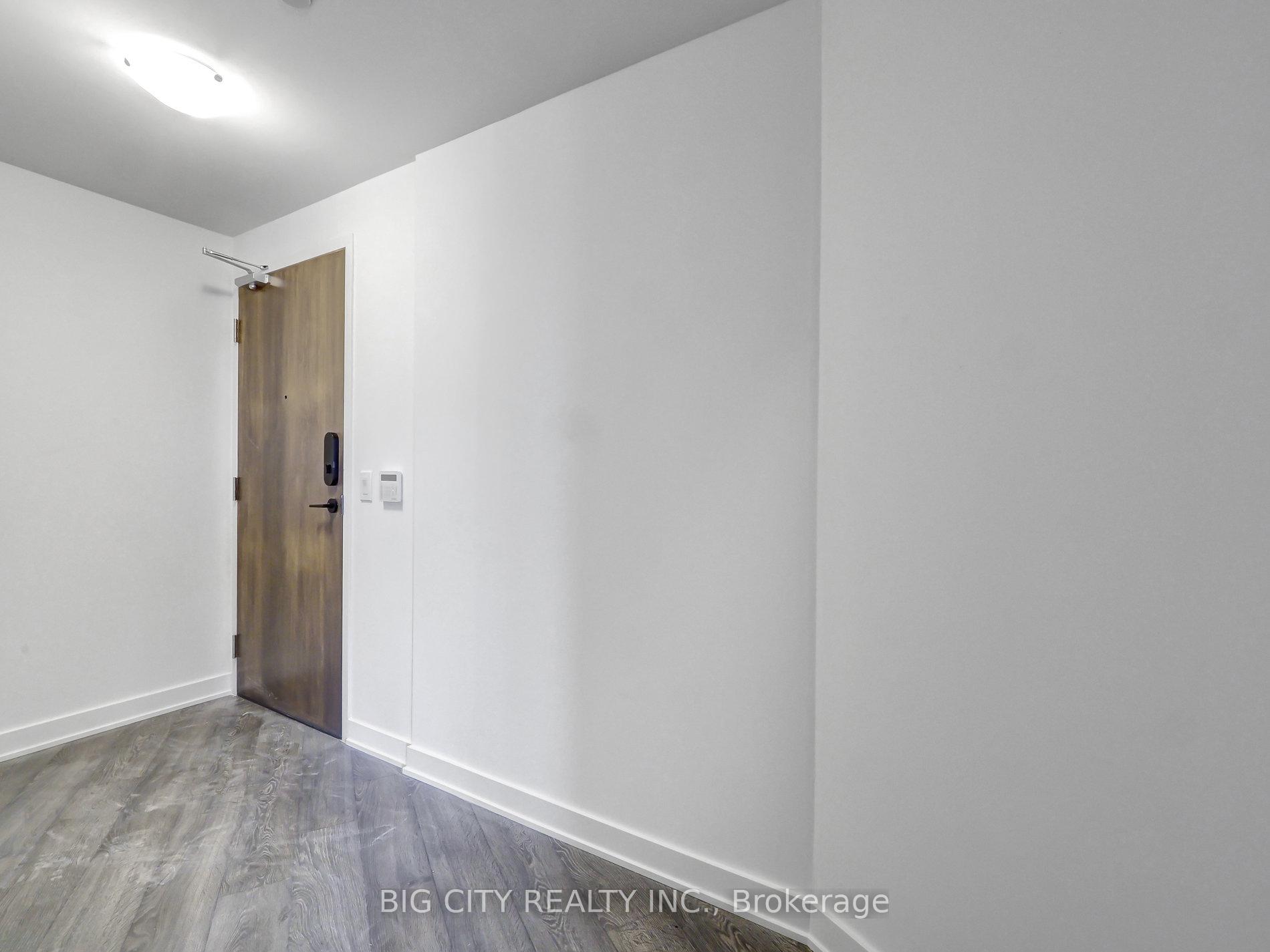 Photo 3 of Unit 211, 120 Eagle Rock Way, Vaughan, Rural Vaughan — HOMEH