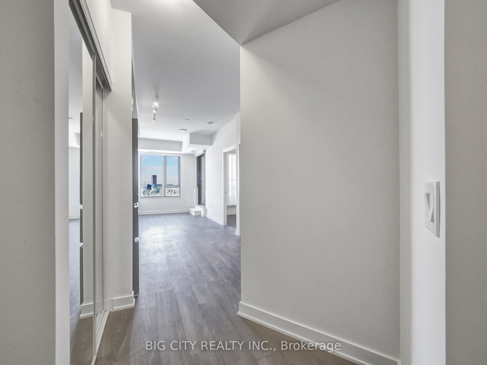 Photo 4 of Unit 211, 120 Eagle Rock Way, Vaughan, Rural Vaughan — HOMEH