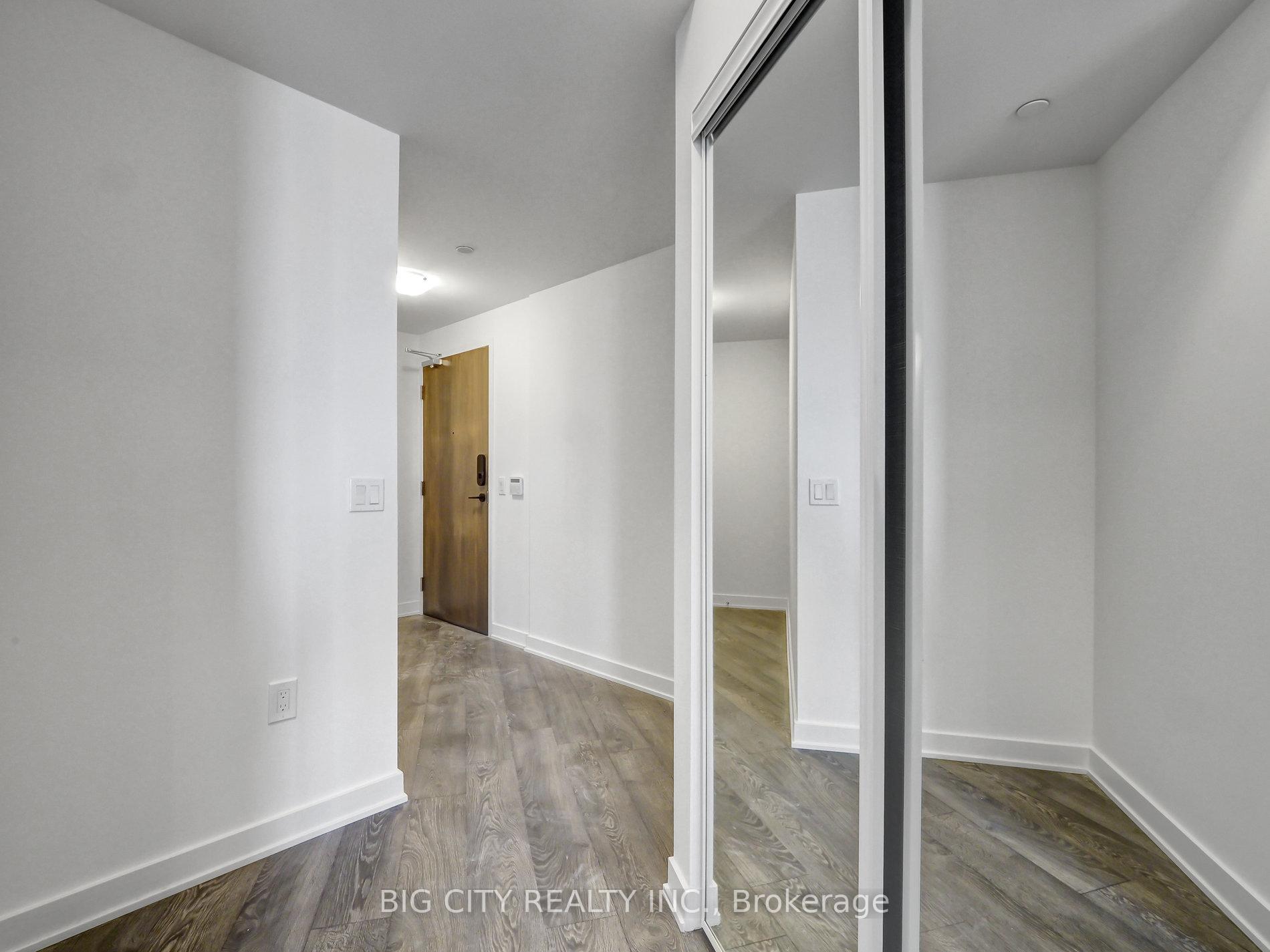 Photo 5 of Unit 211, 120 Eagle Rock Way, Vaughan, Rural Vaughan — HOMEH