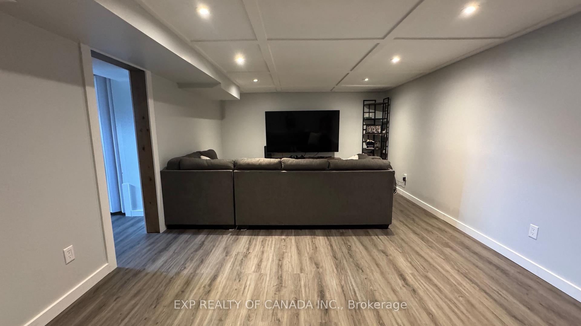 Photo 19 of 419-421 Sixteenth Avenue, Cochrane — HOMEH
